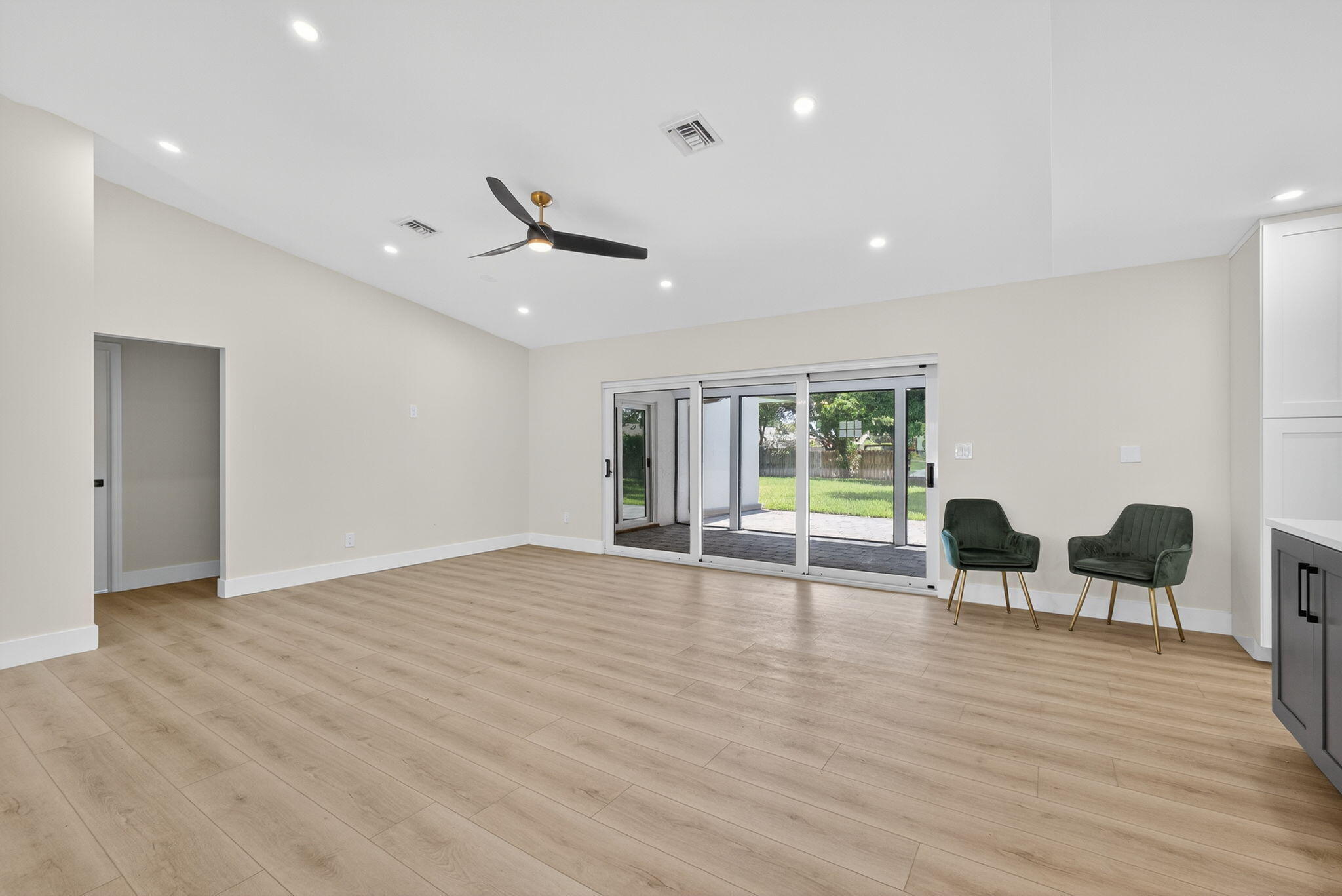 PINEWOOD EAST 2 OF WELLINGTON - Residential Lease