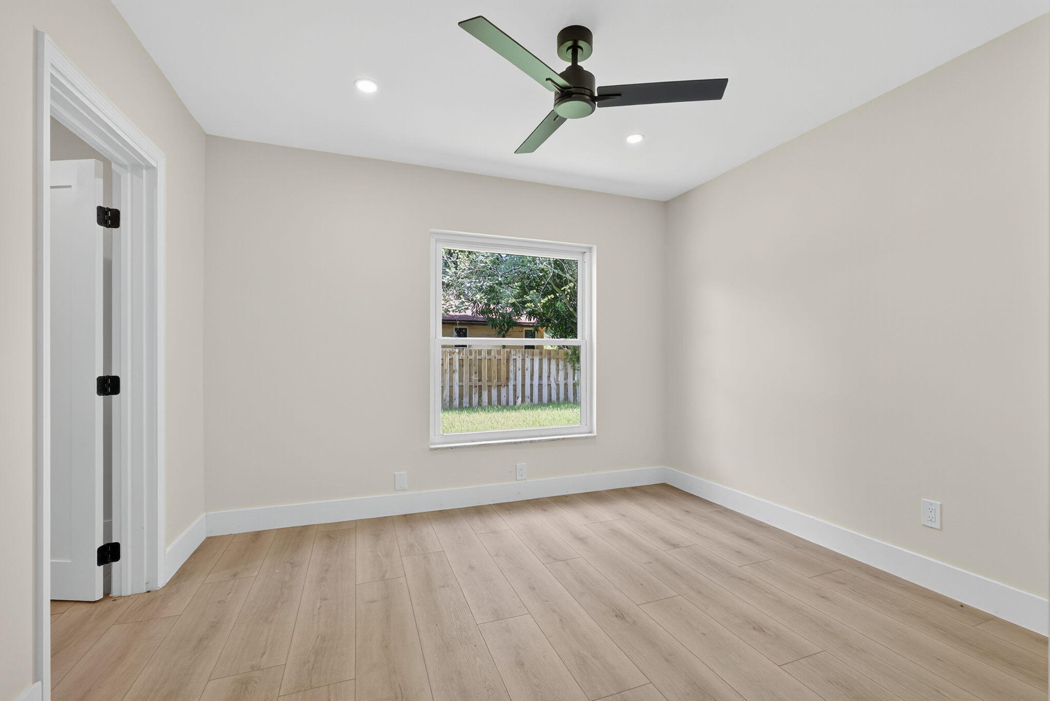 PINEWOOD EAST 2 OF WELLINGTON - Residential Lease