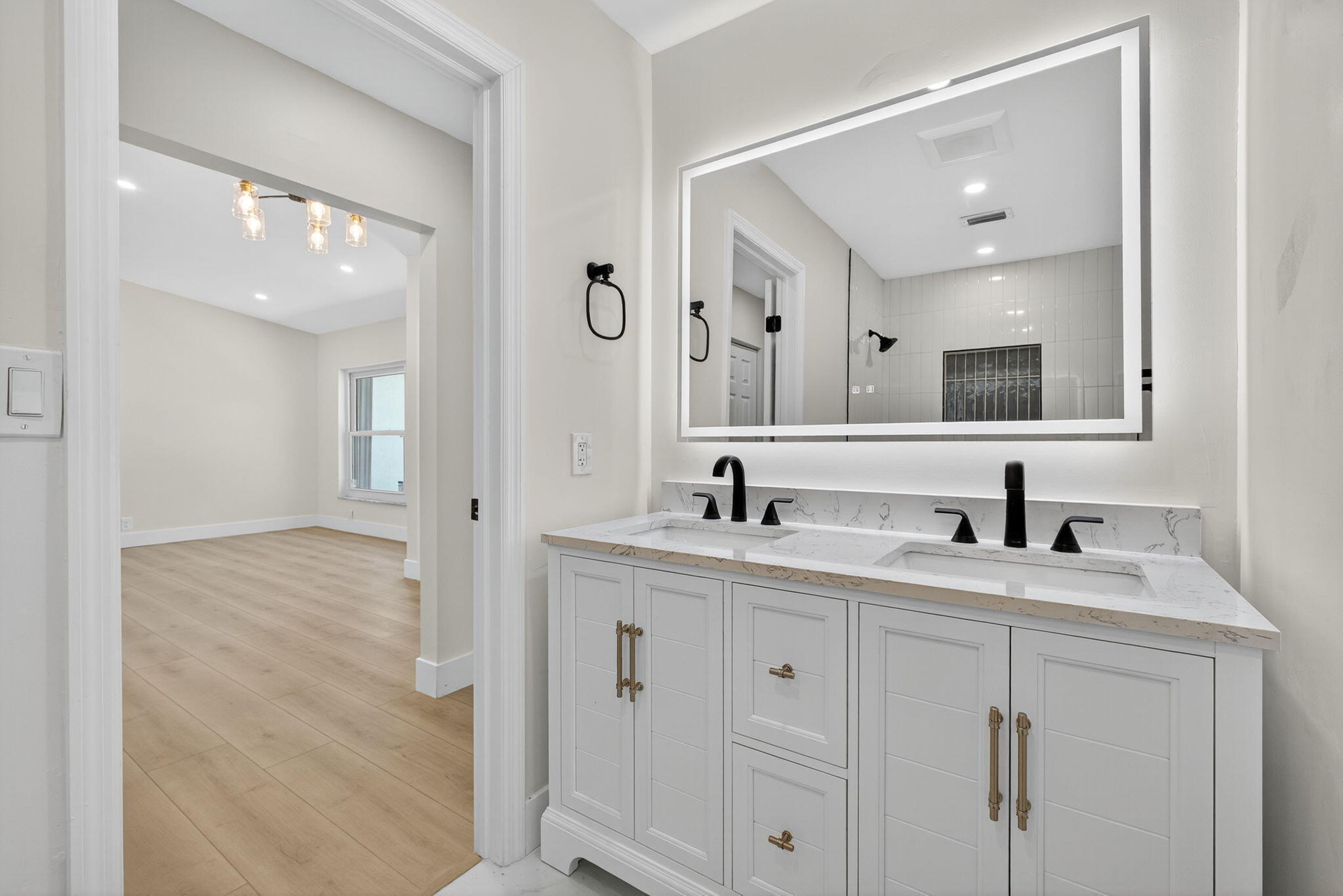 PINEWOOD EAST 2 OF WELLINGTON - Residential Lease