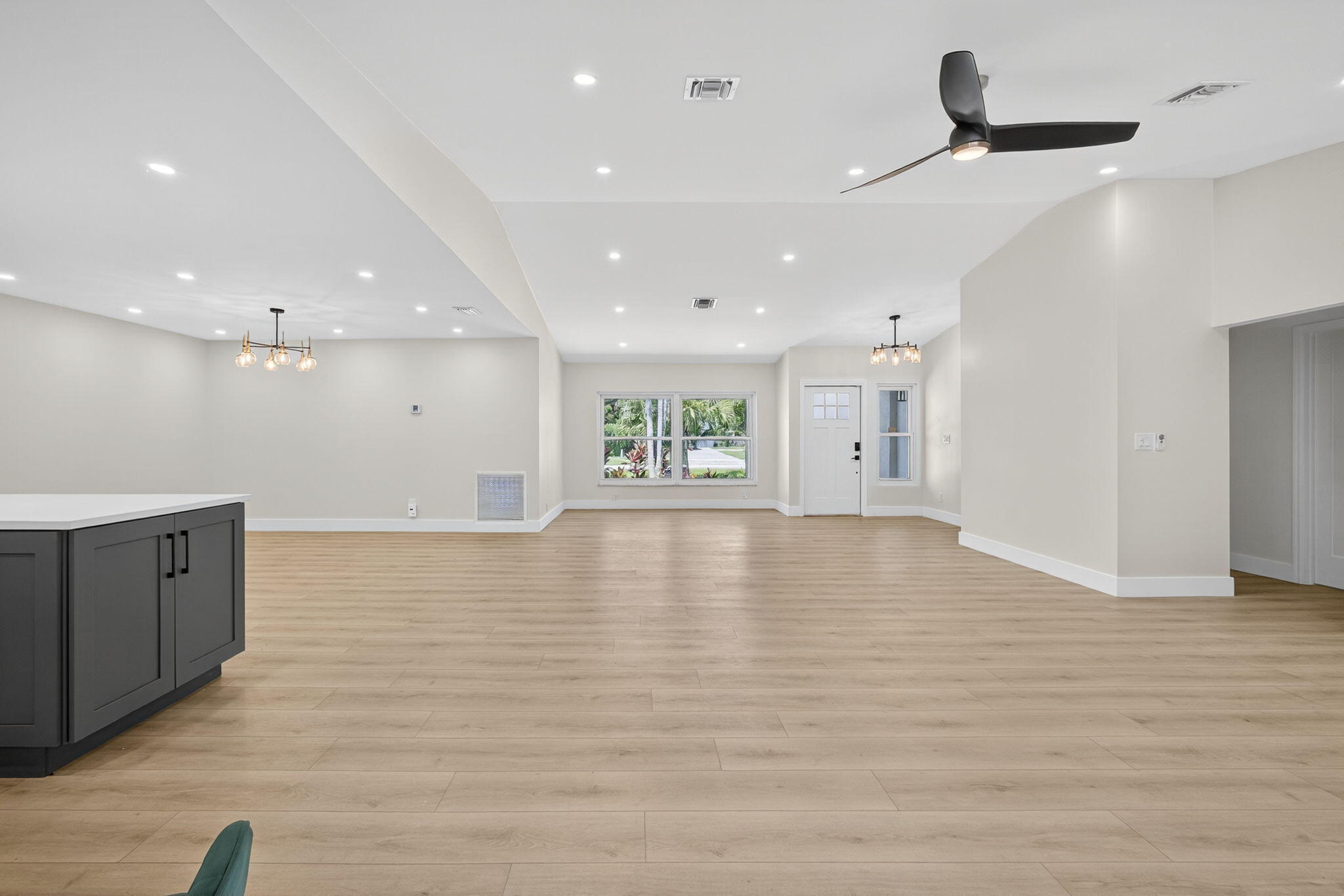 PINEWOOD EAST 2 OF WELLINGTON - Residential Lease