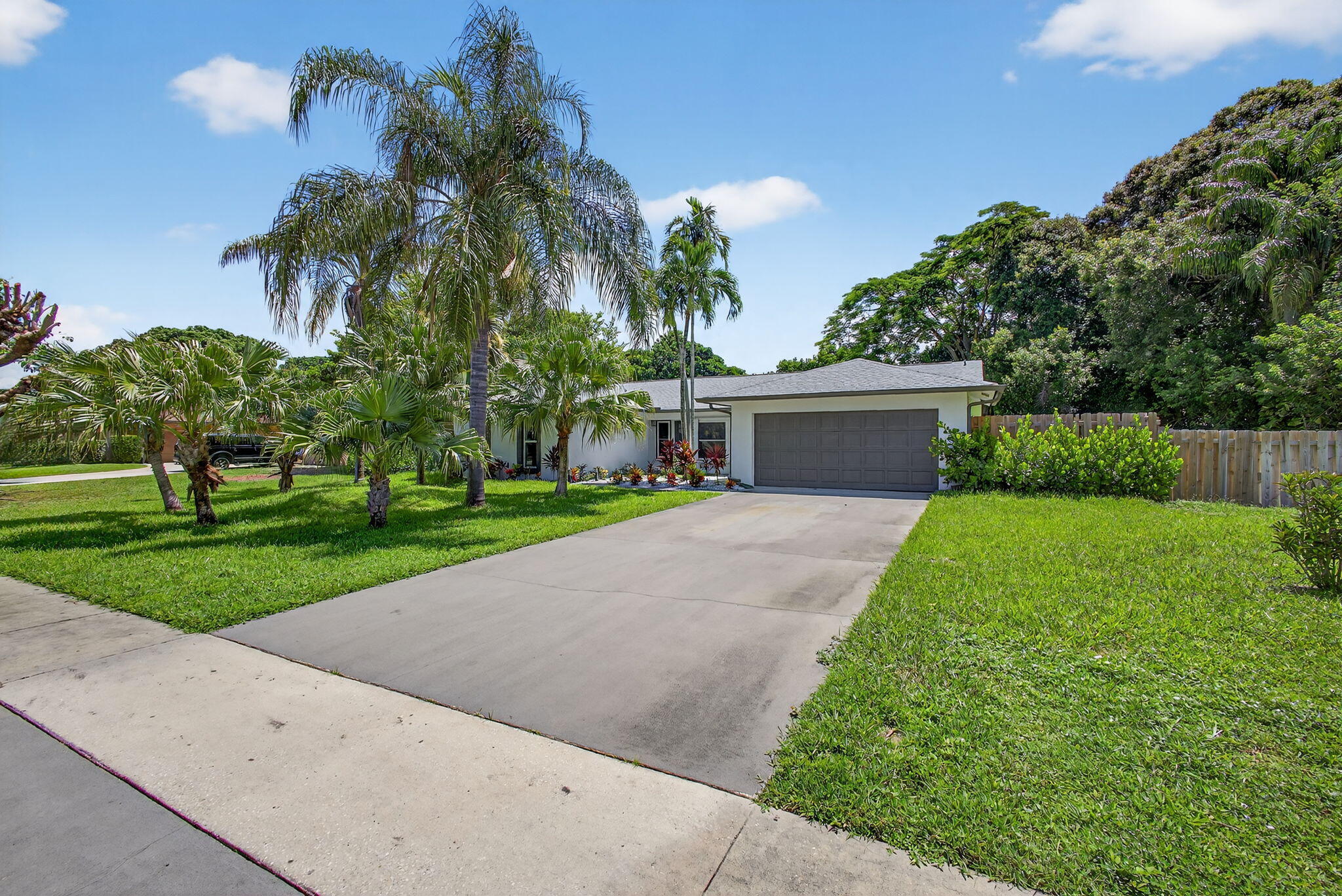 PINEWOOD EAST 2 OF WELLINGTON - Residential Lease