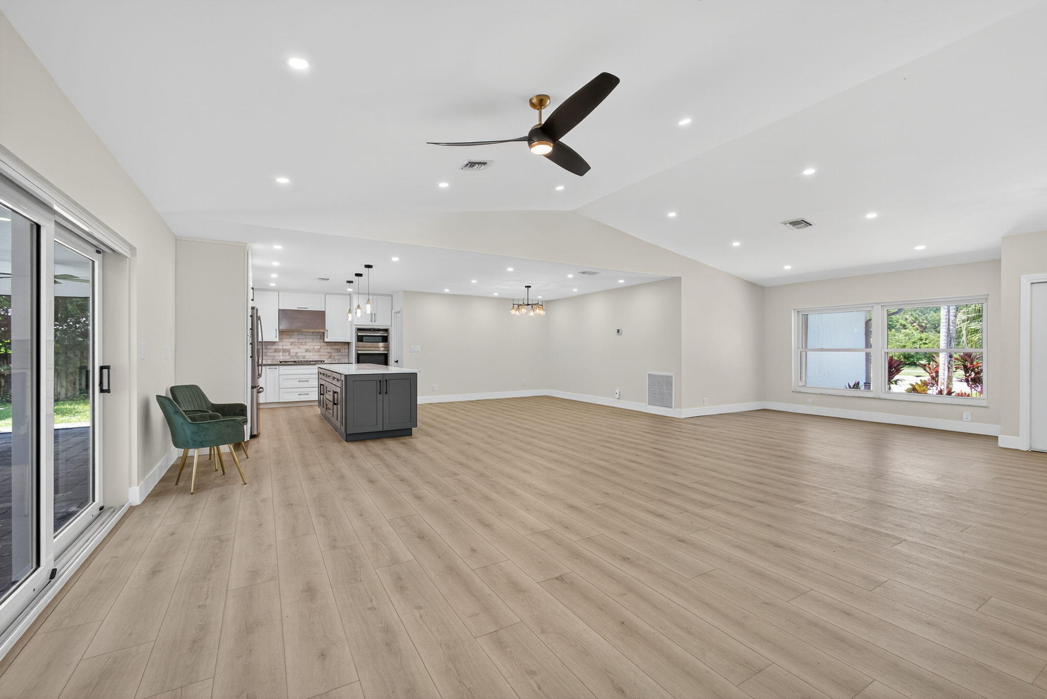 PINEWOOD EAST 2 OF WELLINGTON - Residential Lease