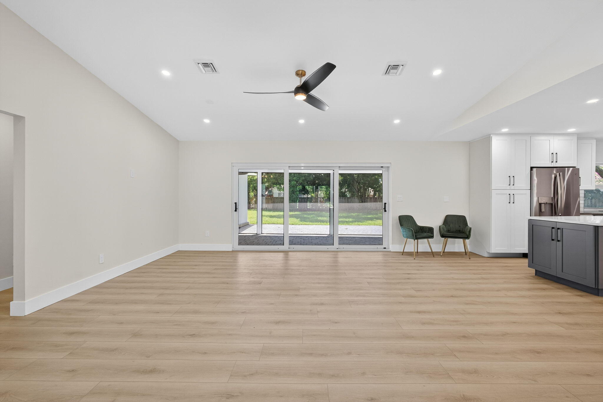 PINEWOOD EAST 2 OF WELLINGTON - Residential Lease