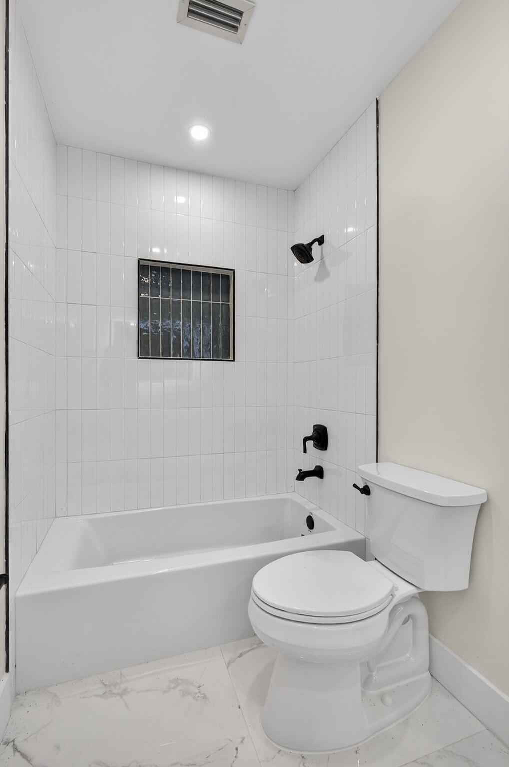PINEWOOD EAST 2 OF WELLINGTON - Residential Lease