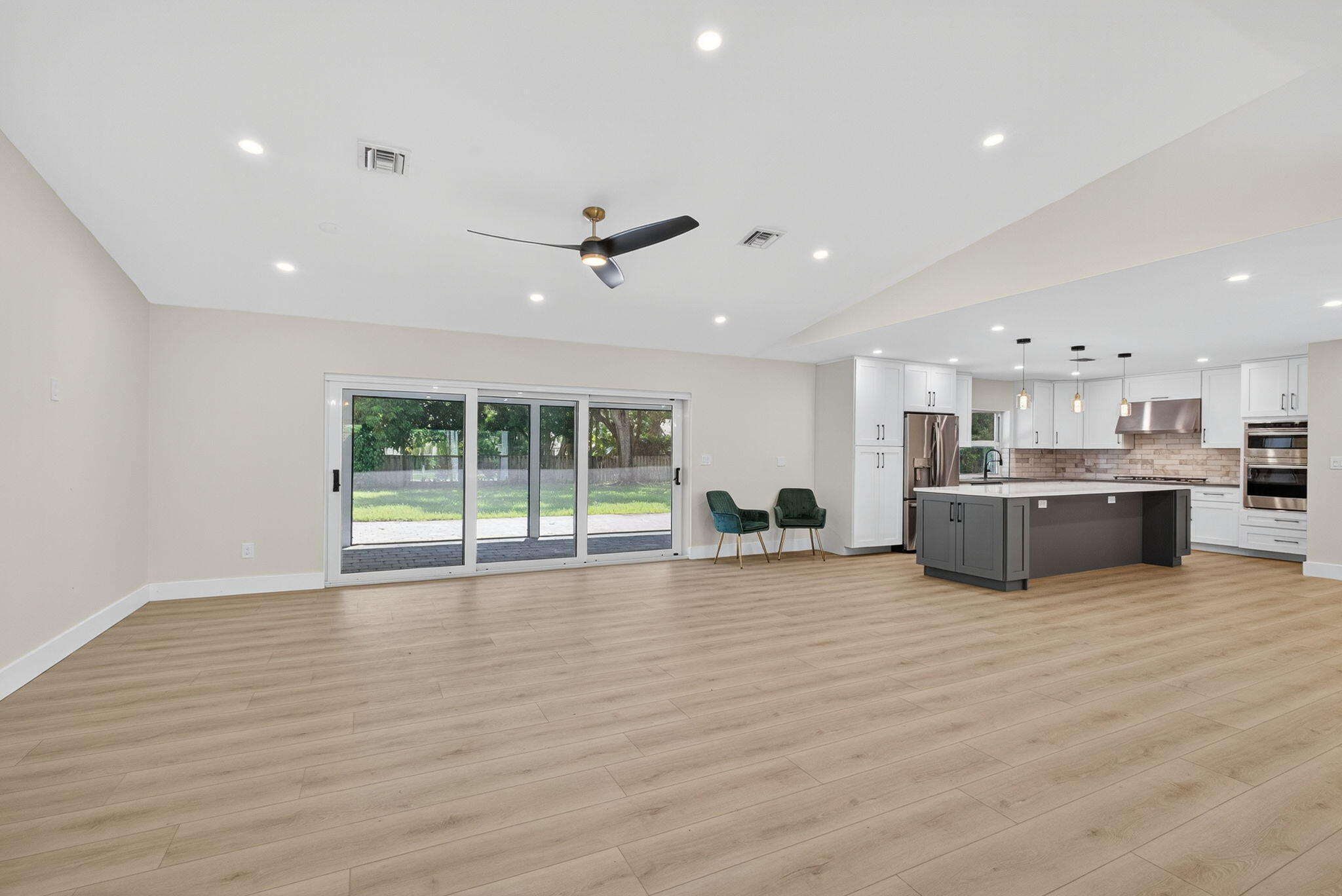 PINEWOOD EAST 2 OF WELLINGTON - Residential Lease