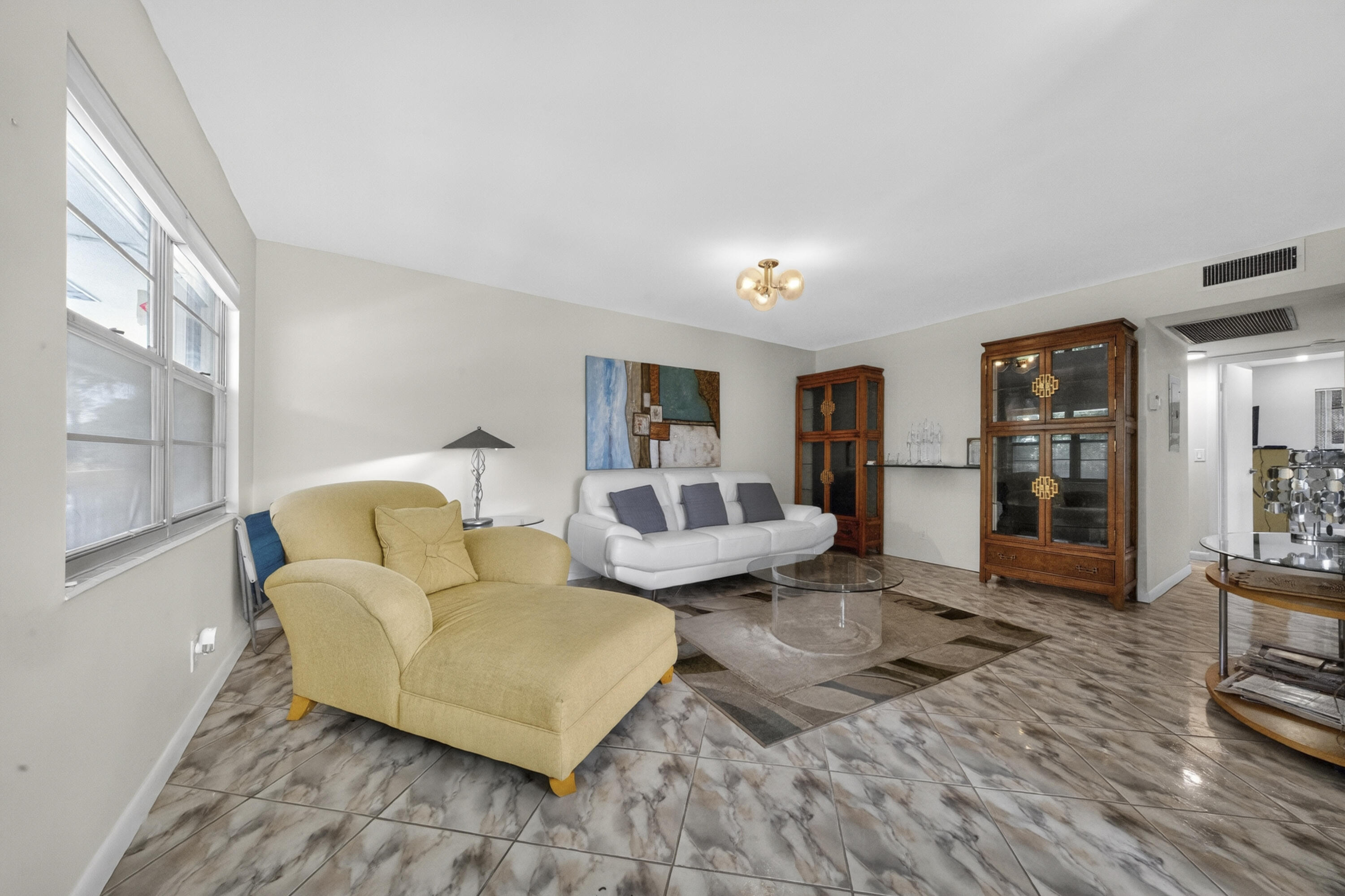 UPMINSTER H CONDO - Residential