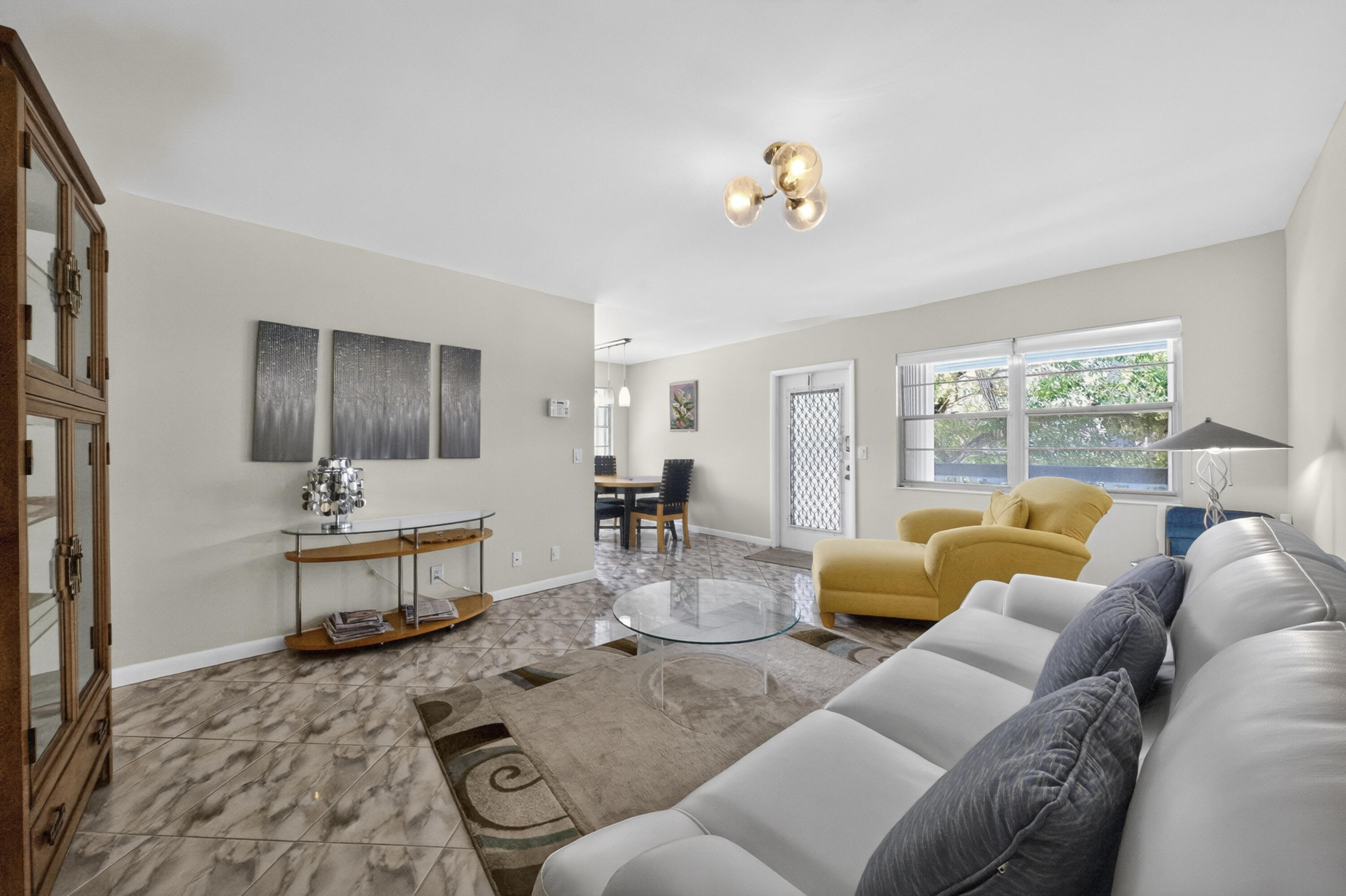 UPMINSTER H CONDO - Residential