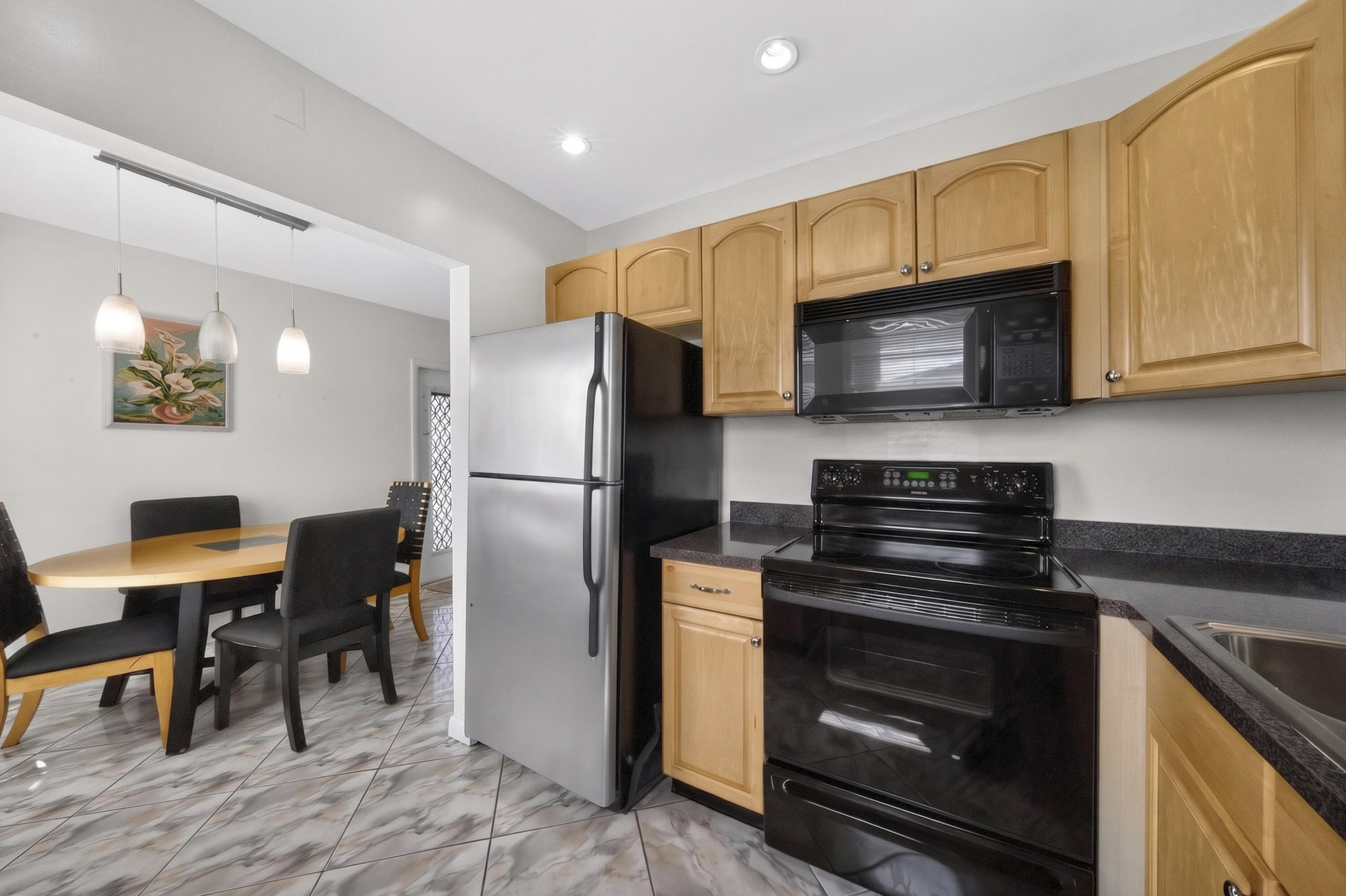 UPMINSTER H CONDO - Residential