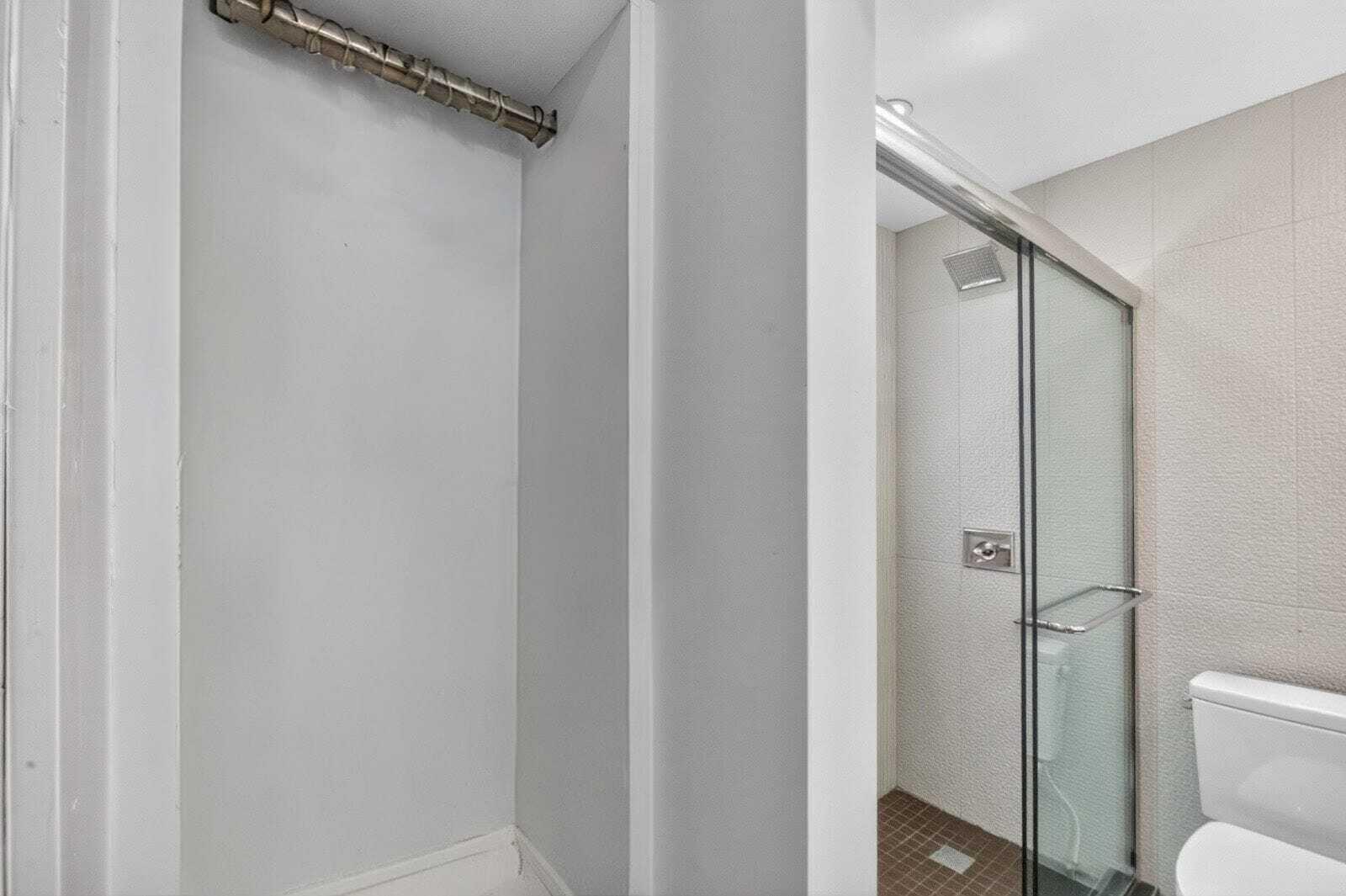 UPMINSTER H CONDO - Residential
