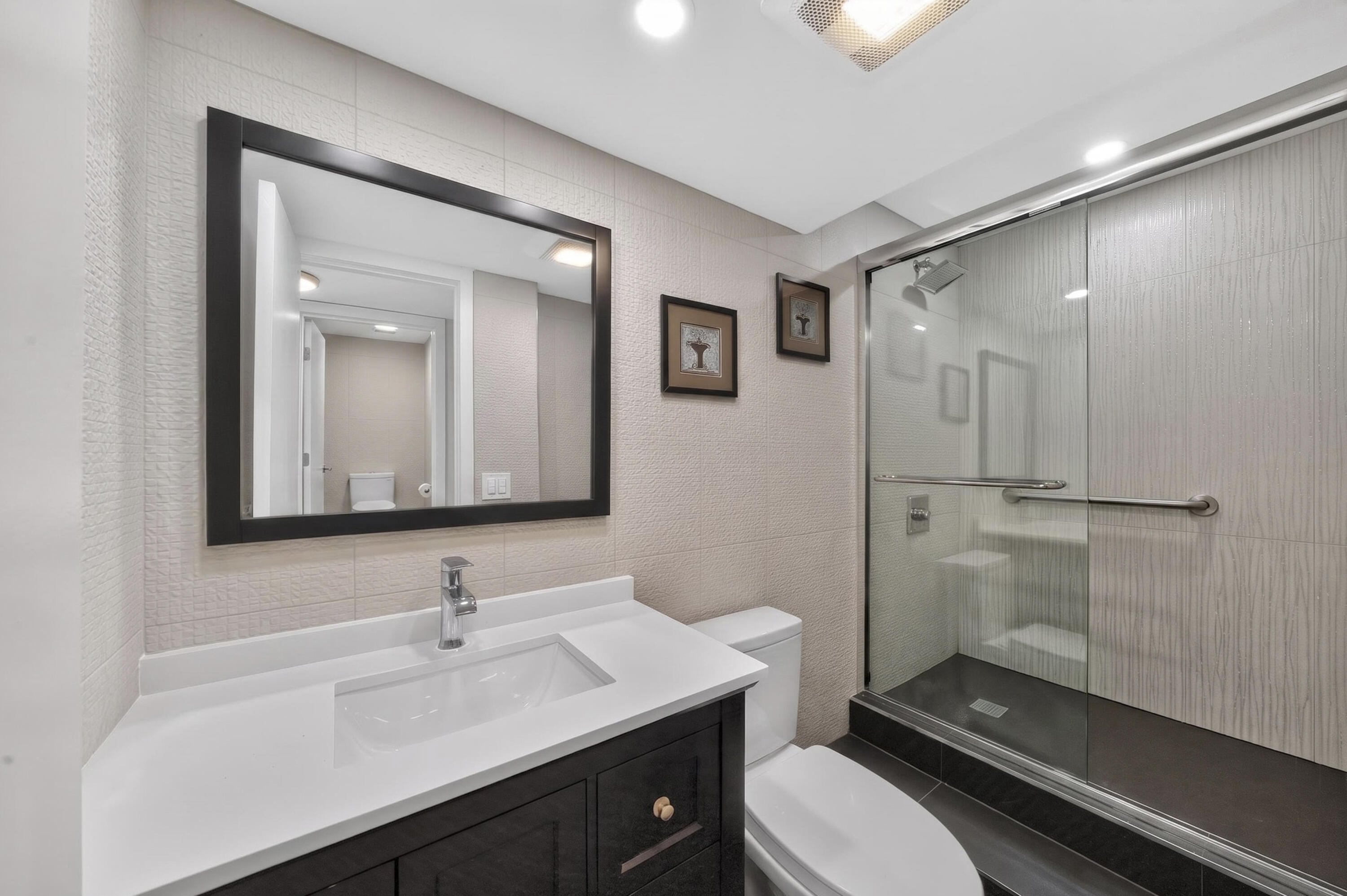 UPMINSTER H CONDO - Residential