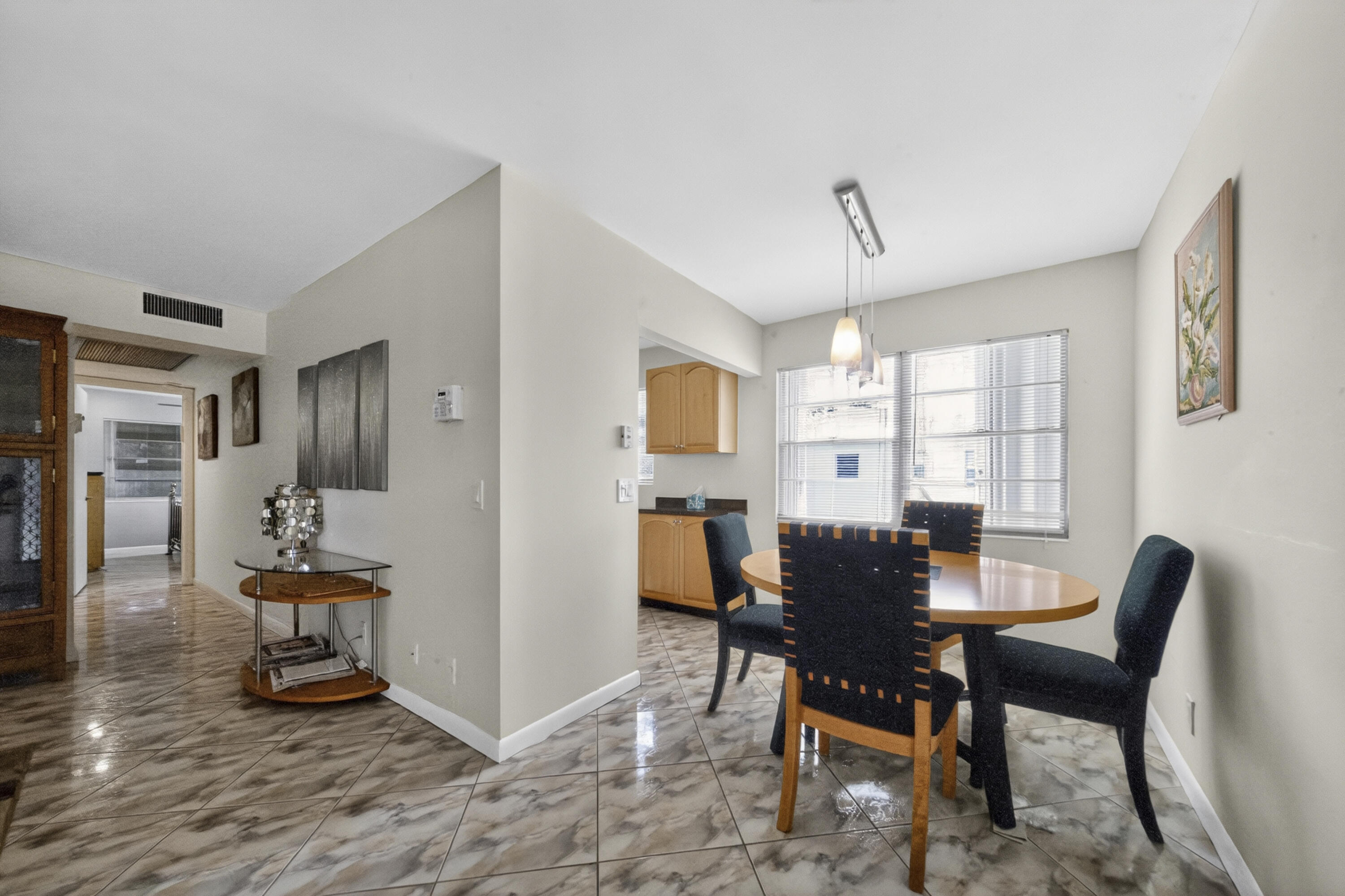 UPMINSTER H CONDO - Residential