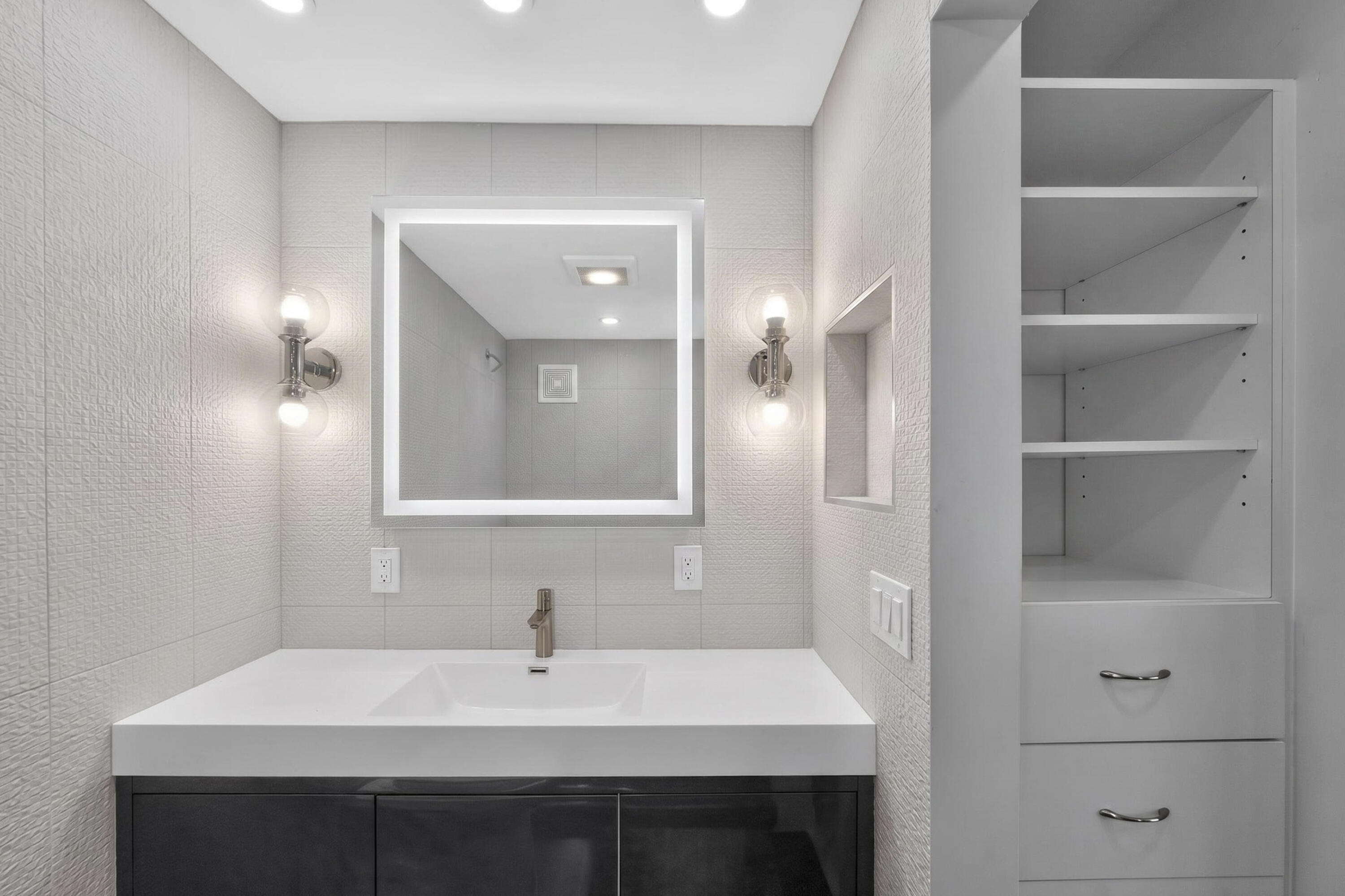 UPMINSTER H CONDO - Residential