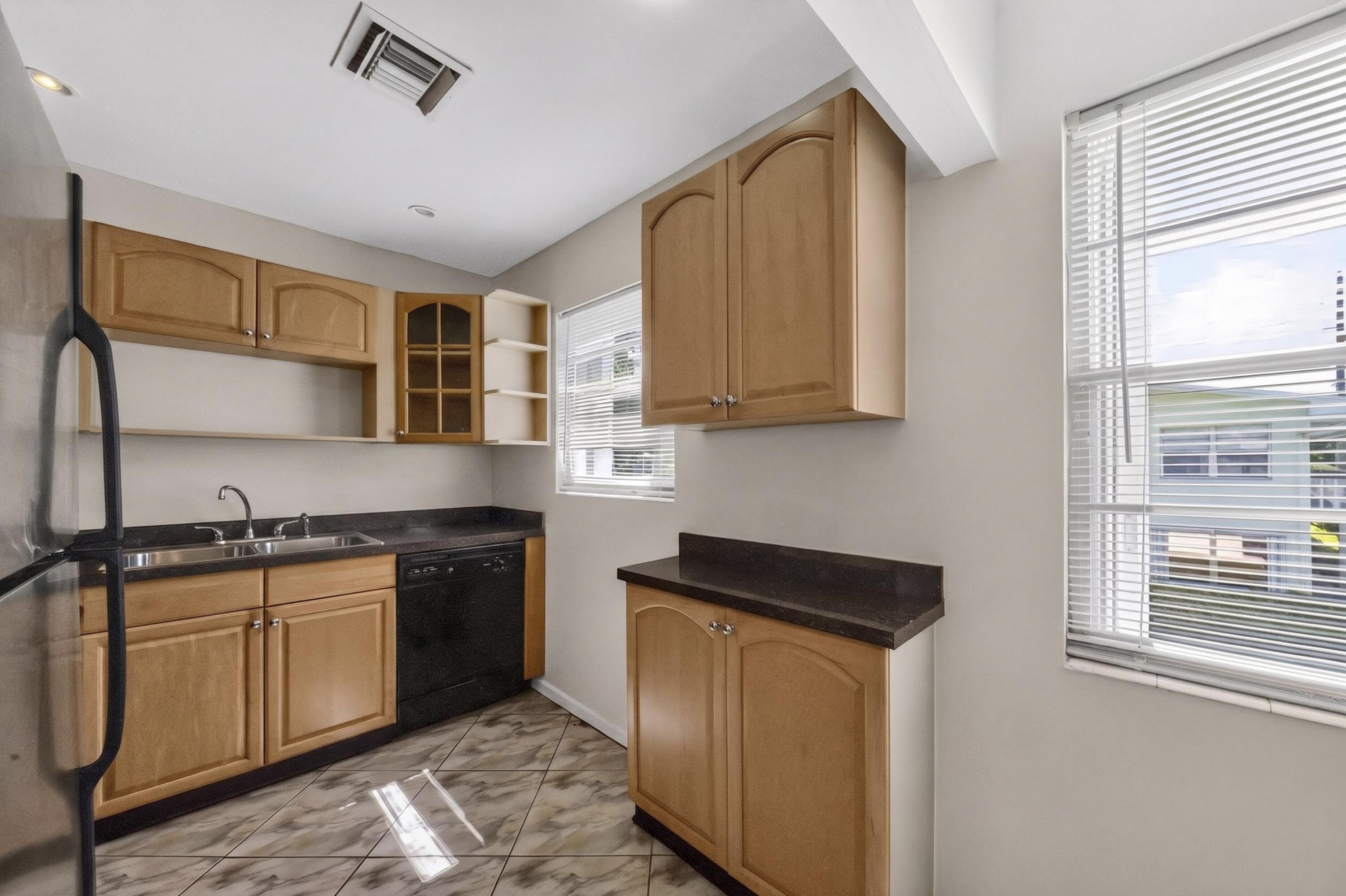 UPMINSTER H CONDO - Residential