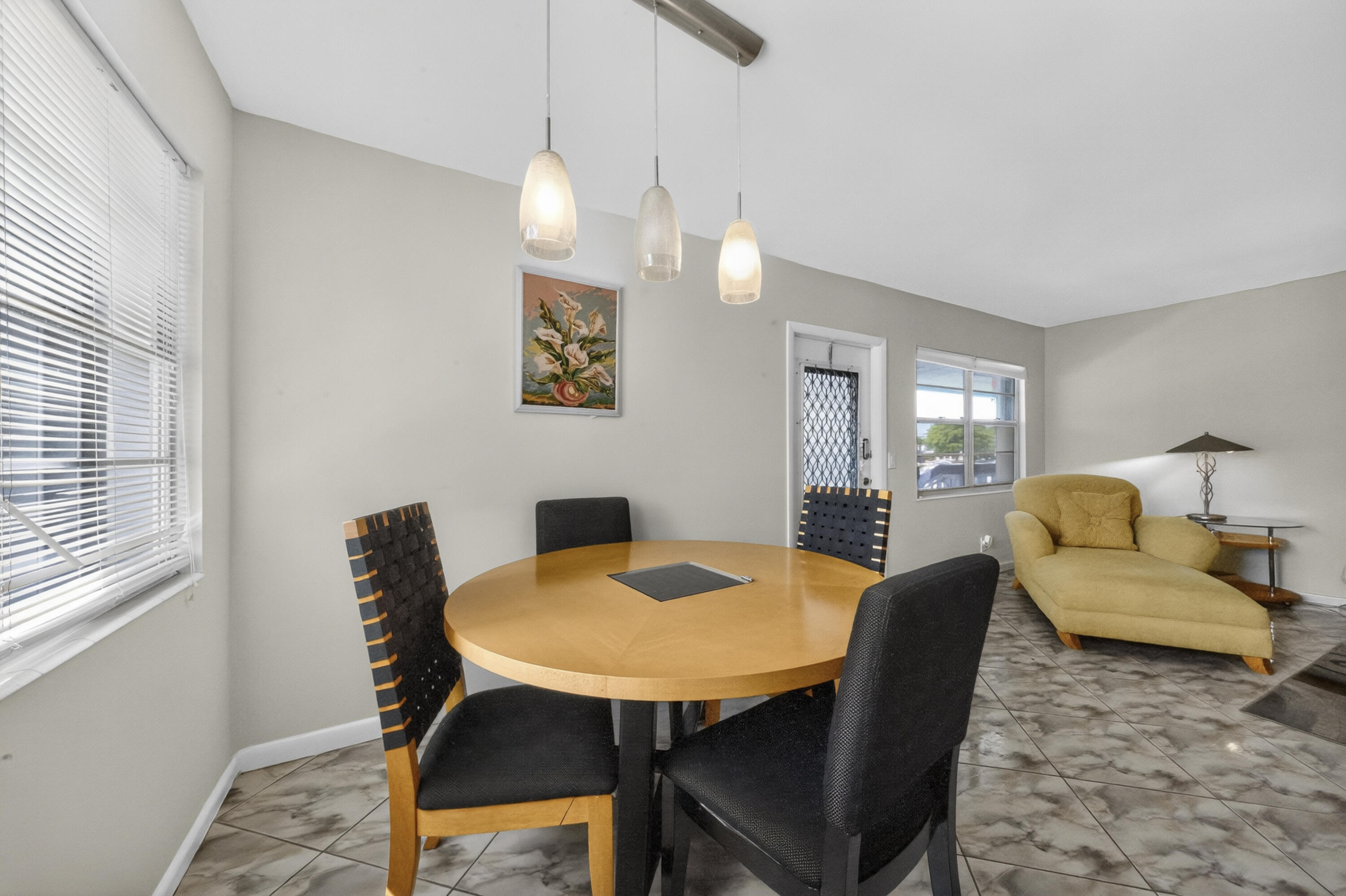 UPMINSTER H CONDO - Residential