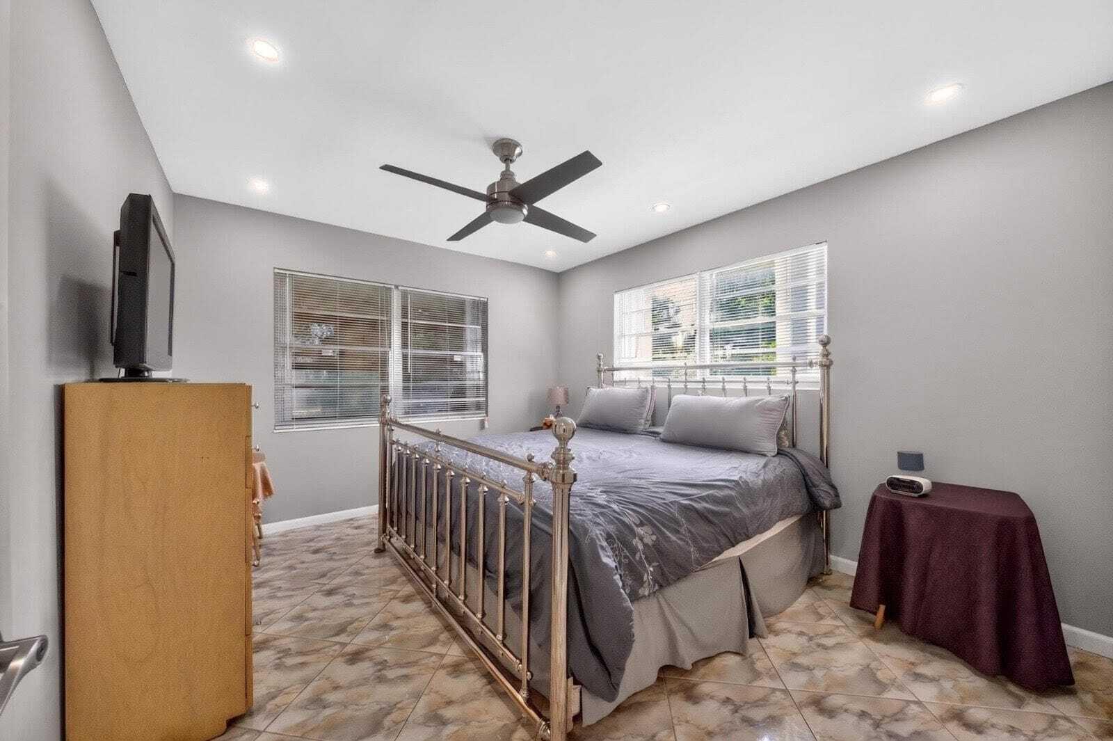 UPMINSTER H CONDO - Residential