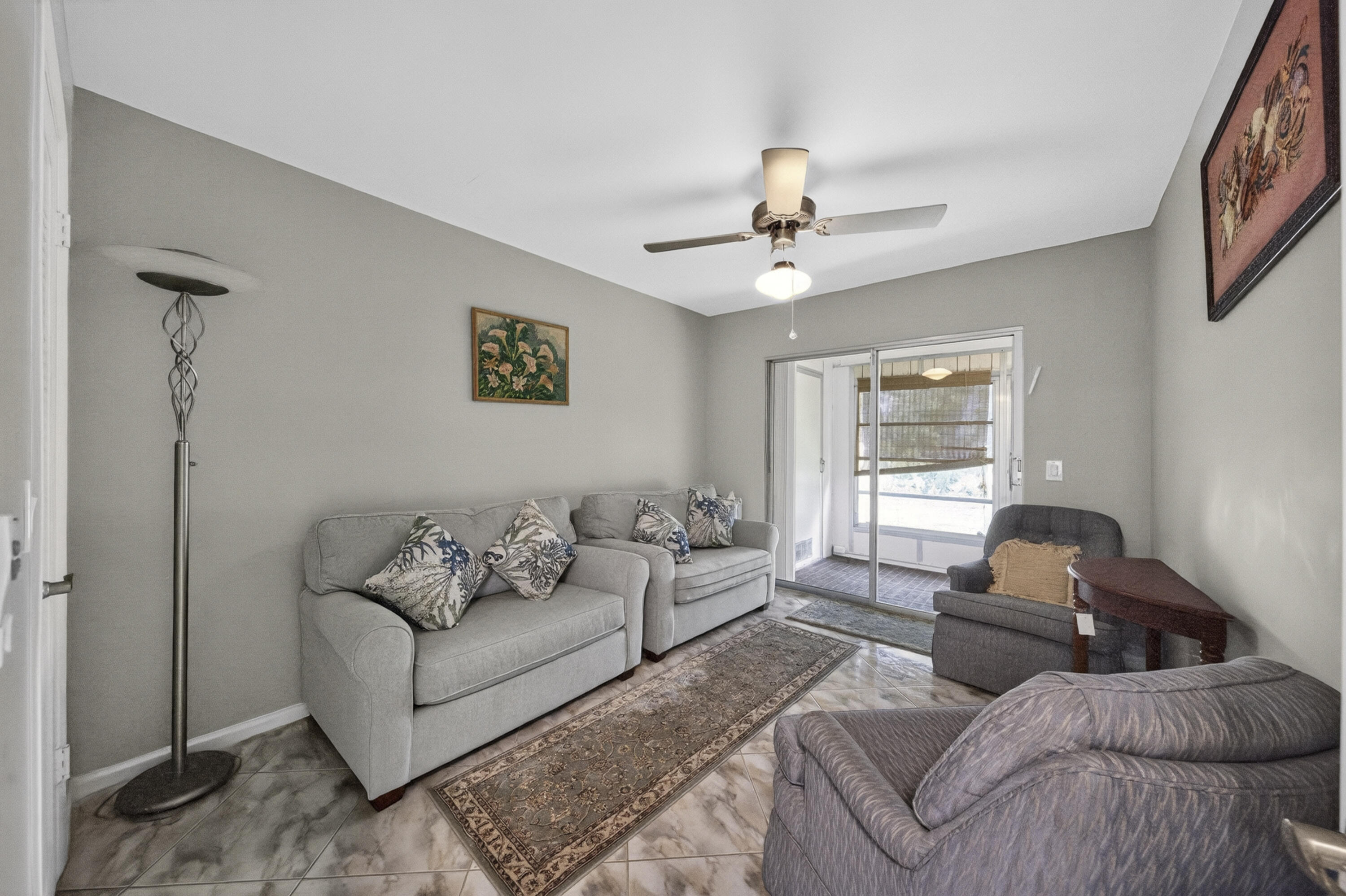 UPMINSTER H CONDO - Residential