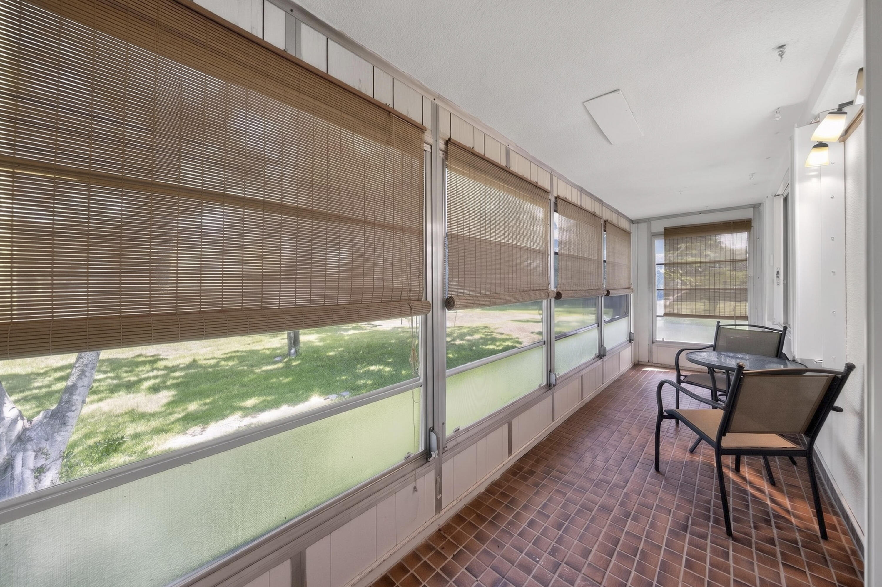 UPMINSTER H CONDO - Residential