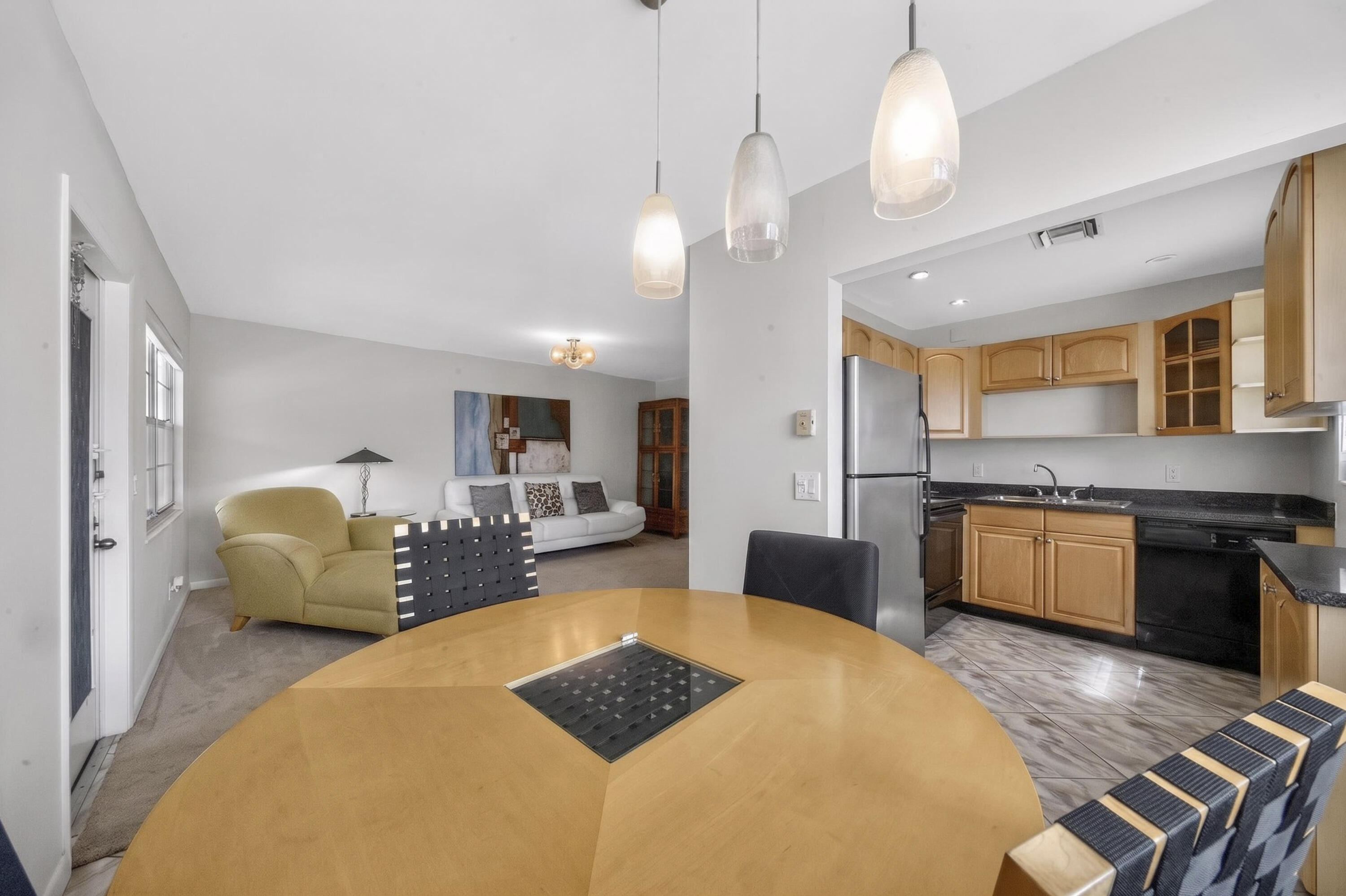 UPMINSTER H CONDO - Residential