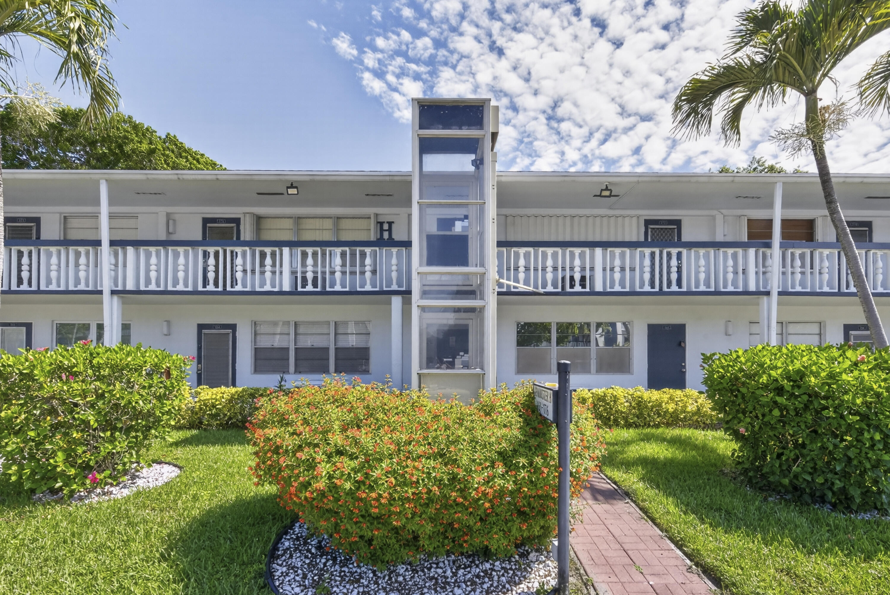 UPMINSTER H CONDO - Residential