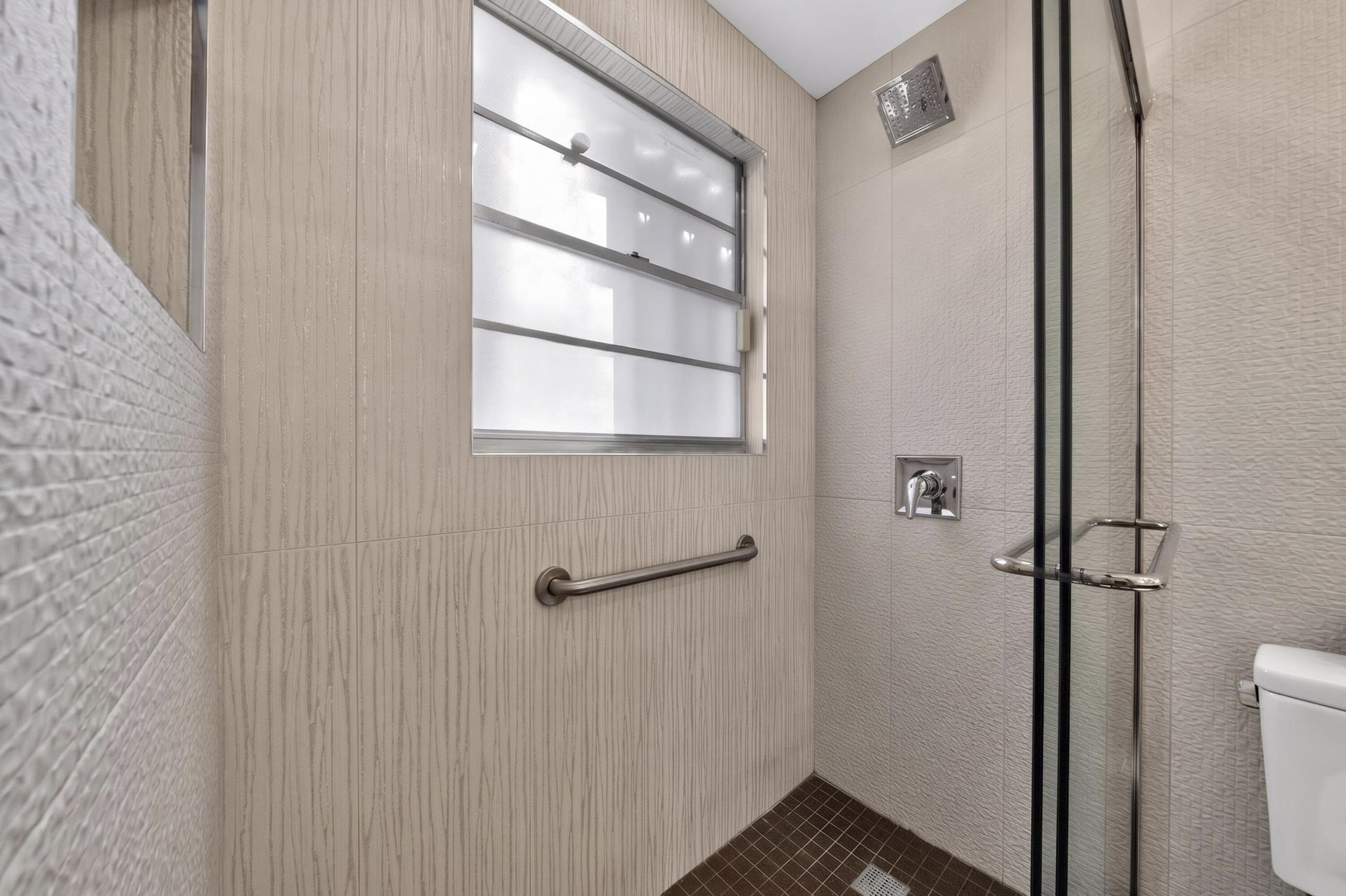 UPMINSTER H CONDO - Residential