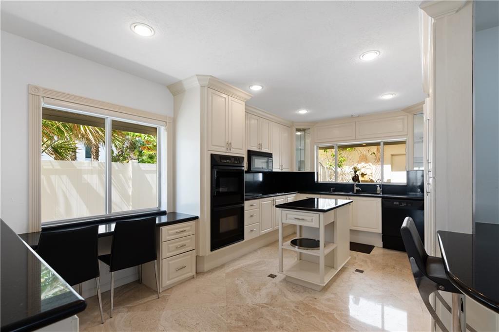 LAUDERDALE BEACH - Residential