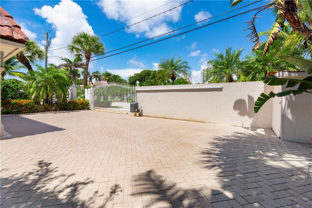 LAUDERDALE BEACH - Residential