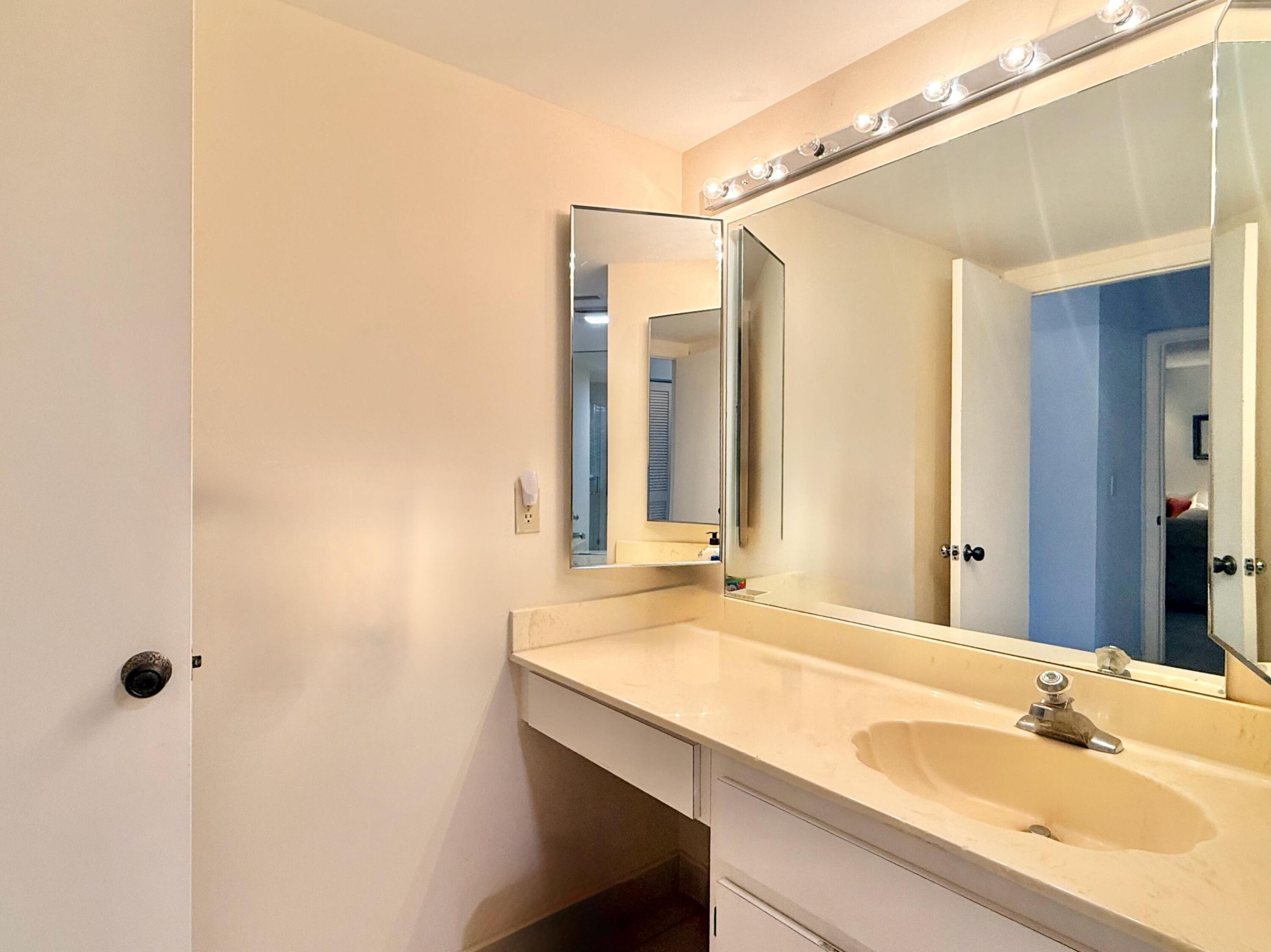 WESTGATE AT HUNTERS RUN CONDO - Residential Lease
