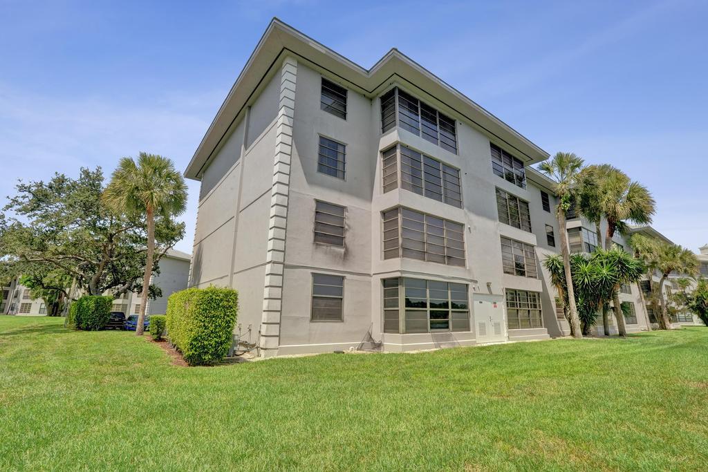 CONDO 12 OF WHITEHALL CONDOS - Residential