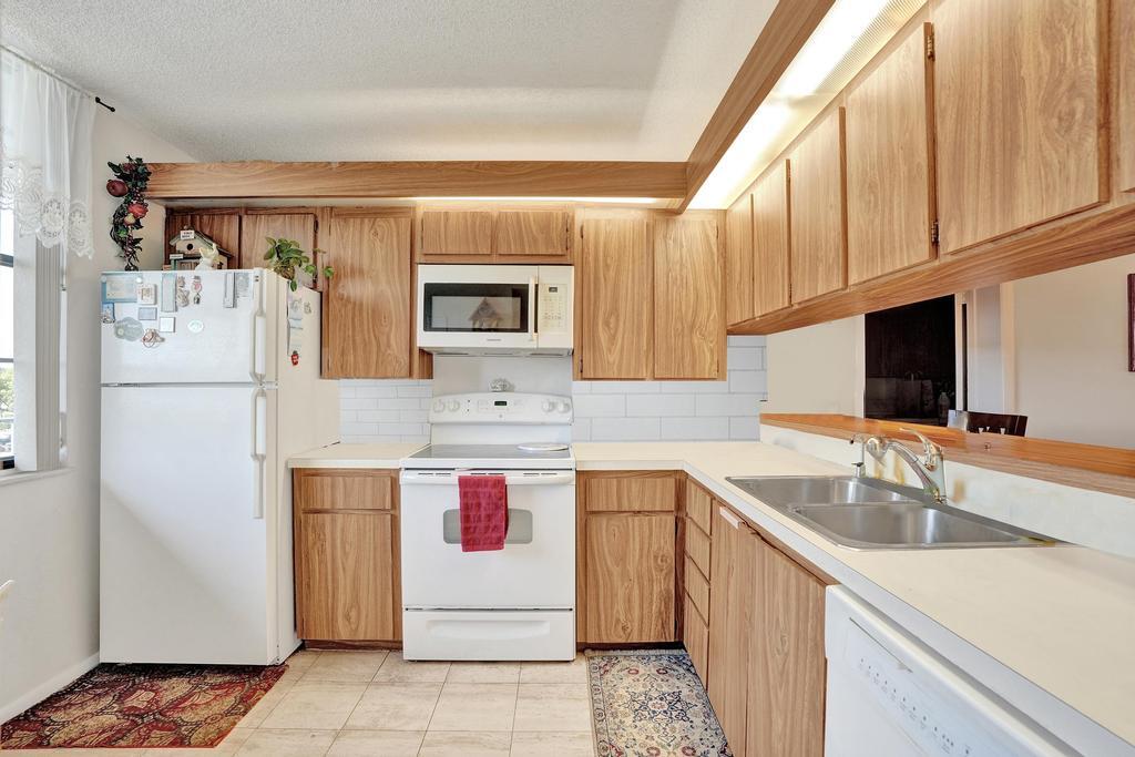 CONDO 12 OF WHITEHALL CONDOS - Residential