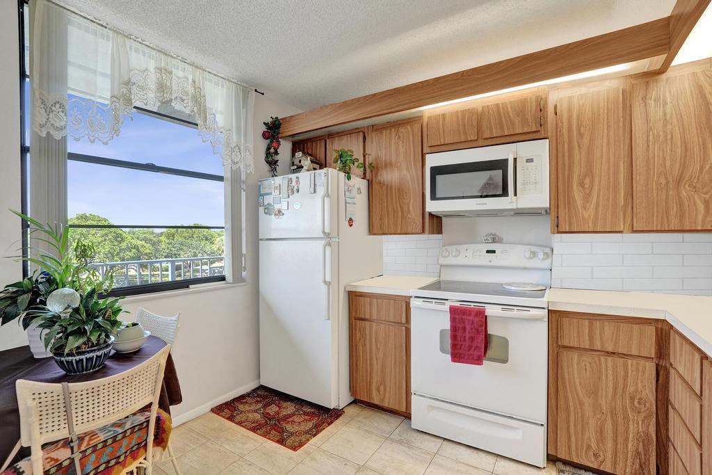 CONDO 12 OF WHITEHALL CONDOS - Residential