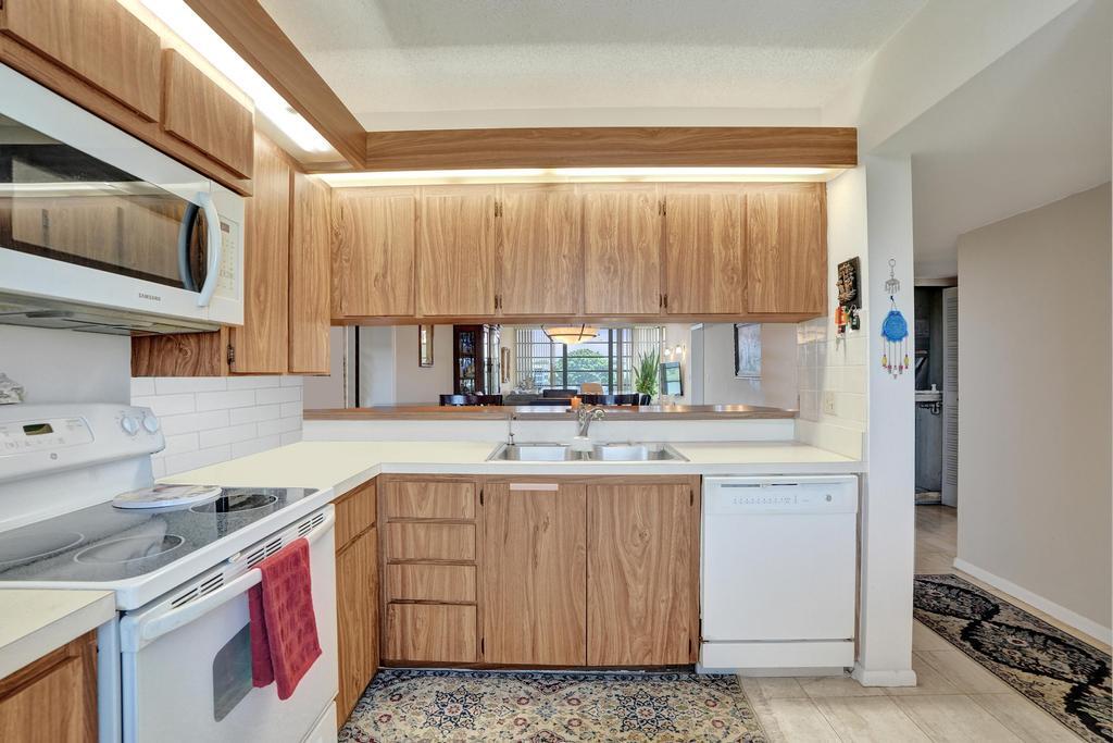 CONDO 12 OF WHITEHALL CONDOS - Residential