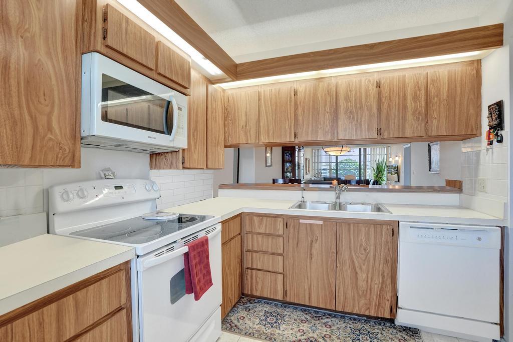 CONDO 12 OF WHITEHALL CONDOS - Residential