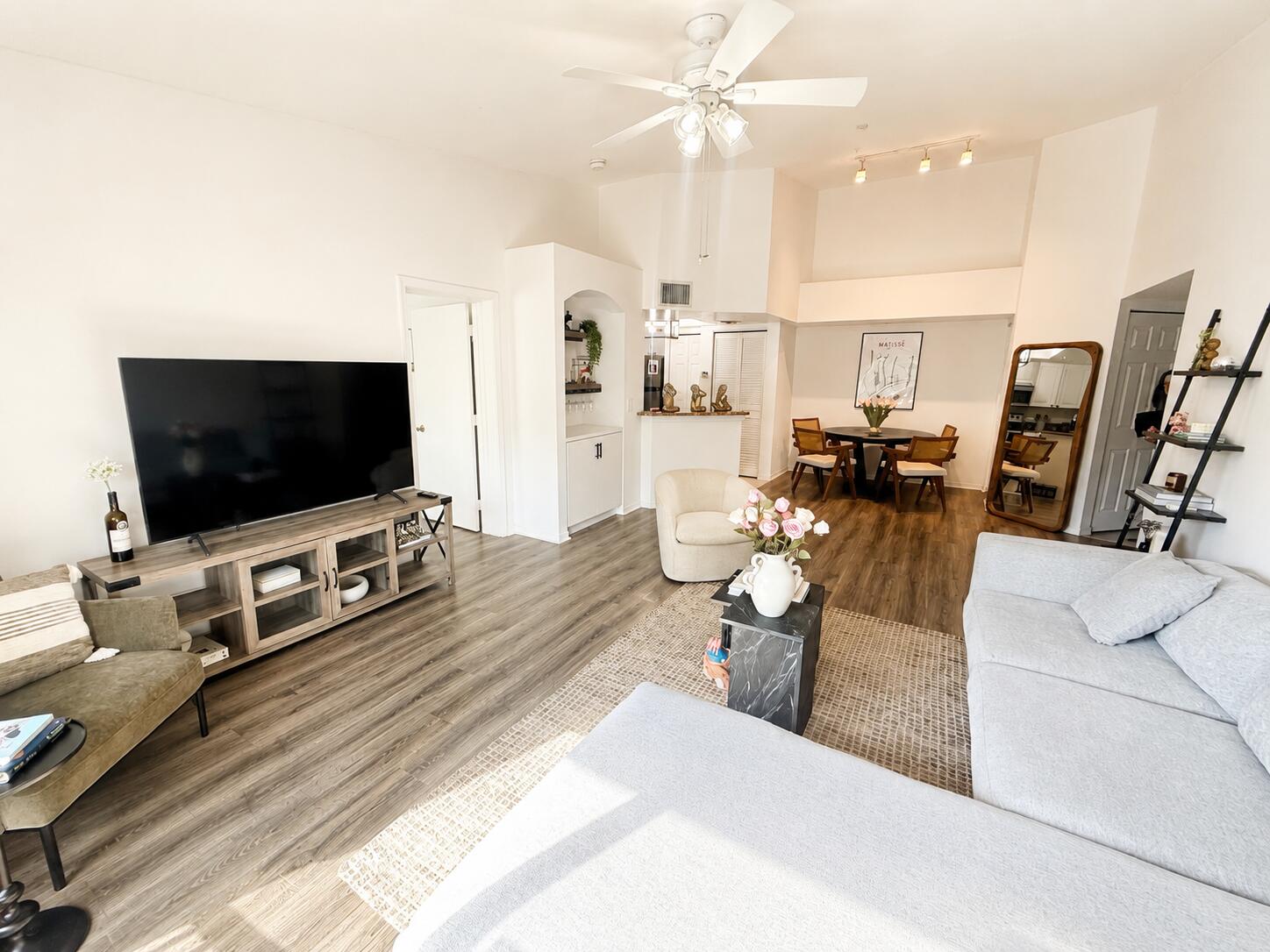 GRAND VIEW AT CRESTWOOD CONDO - Residential Lease