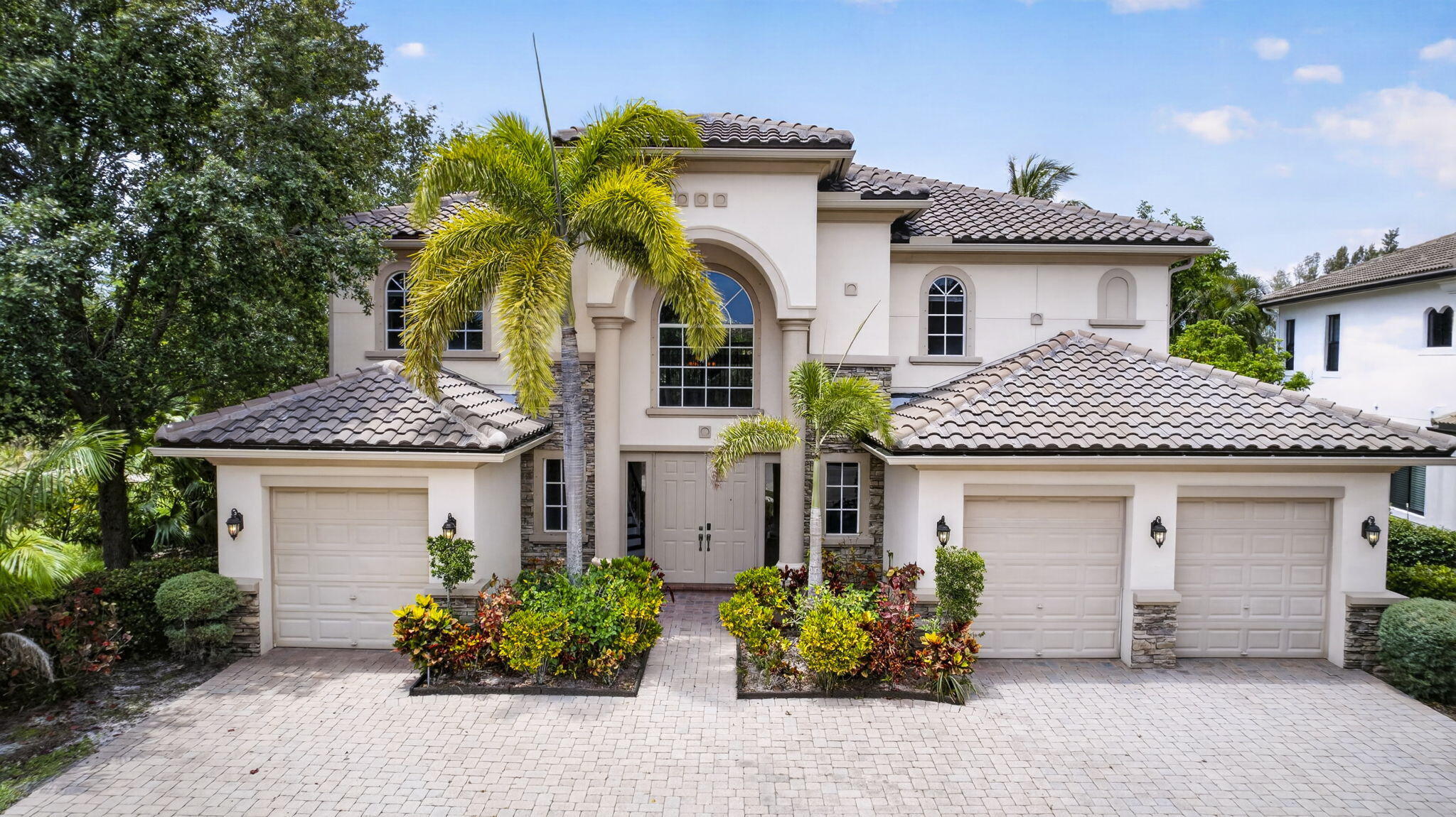 Located on a private cul-de-sac lakefront lot in the exclusive manned-gated community of Wellington View, this exceptional Toll Brothers estate offers 5 bedrooms, 5 bathrooms, and over 4,700 sq ft of elegant living space. Inside, discover travertine flooring, crown molding, a dramatic wrought-iron staircase, soaring ceilings, and a grand living room with fireplace. The gourmet kitchen features granite countertops, stainless steel appliances, custom wood cabinetry, and peaceful water views. The spacious primary suite offers a spa-style bath and oversized walk-in closets. Outside, enjoy a resort-style pool, raised spa, summer kitchen, and serene lake and preserve views. Complete with a NEW roof (2023), new A/C units, fresh paint, and a 3-car garage.