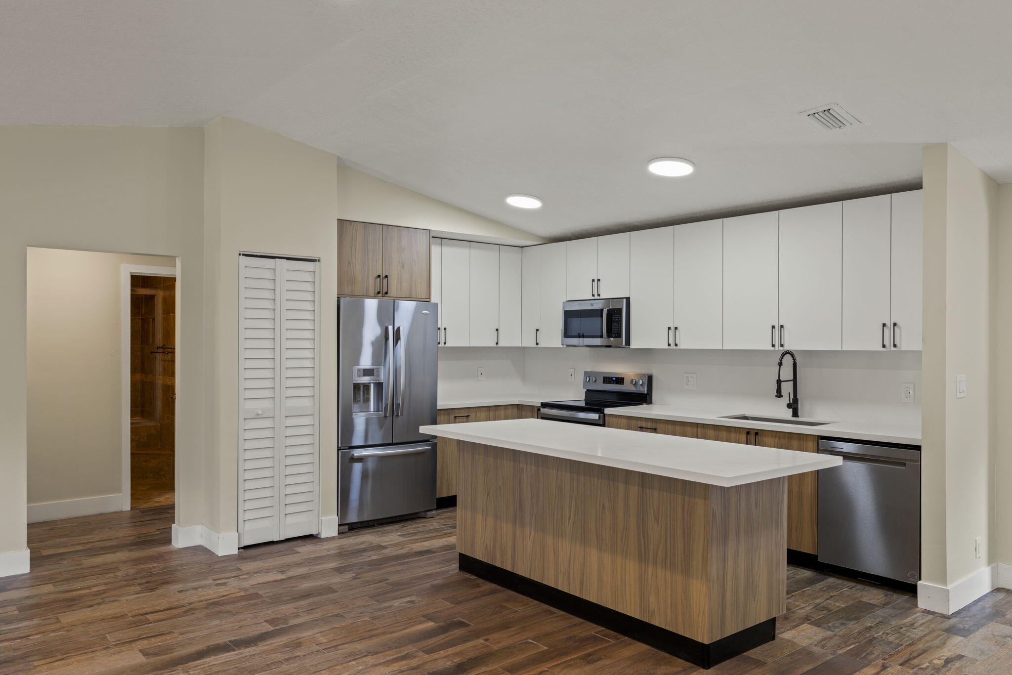FOREST HILLS WEST - Residential Lease