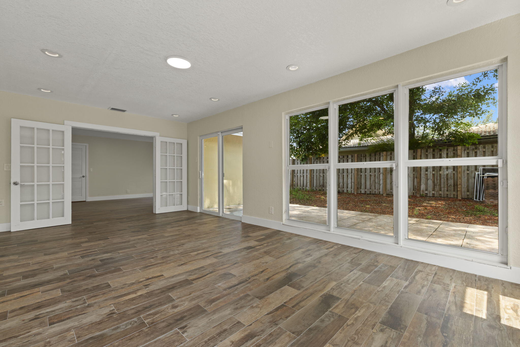 FOREST HILLS WEST - Residential Lease