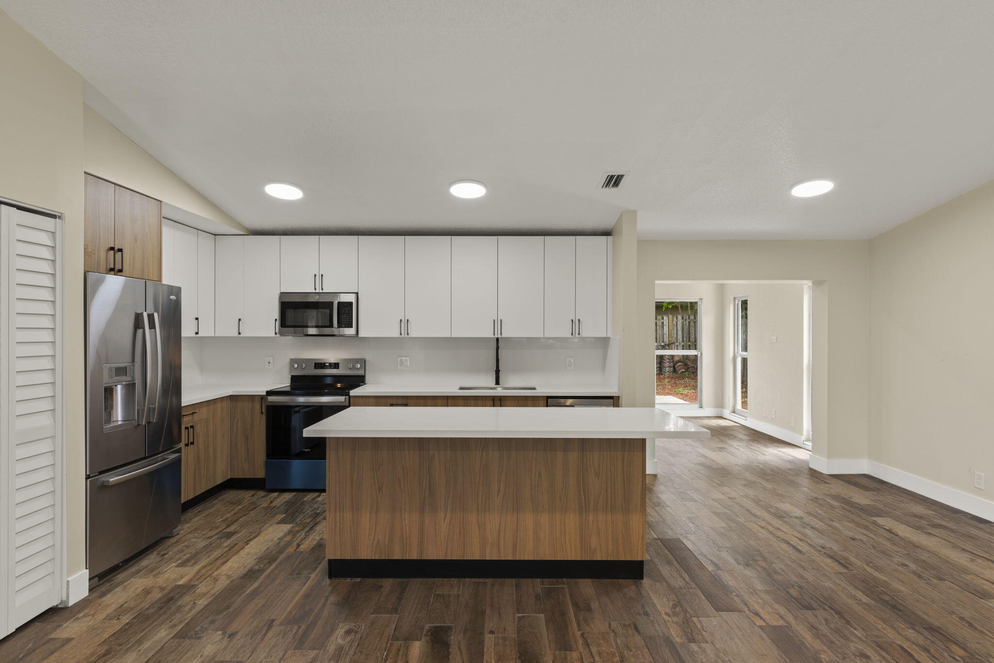 FOREST HILLS WEST - Residential Lease