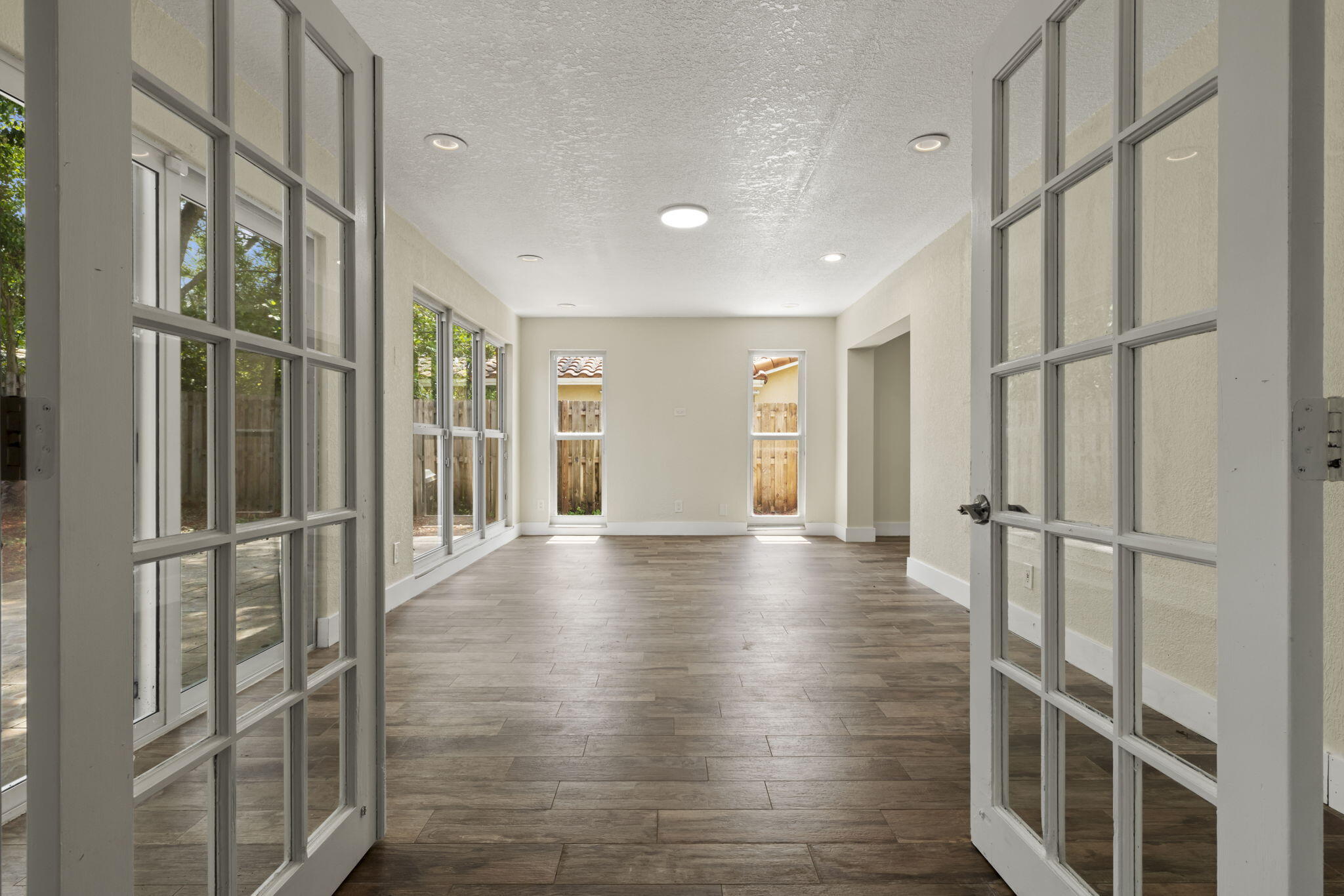 FOREST HILLS WEST - Residential Lease