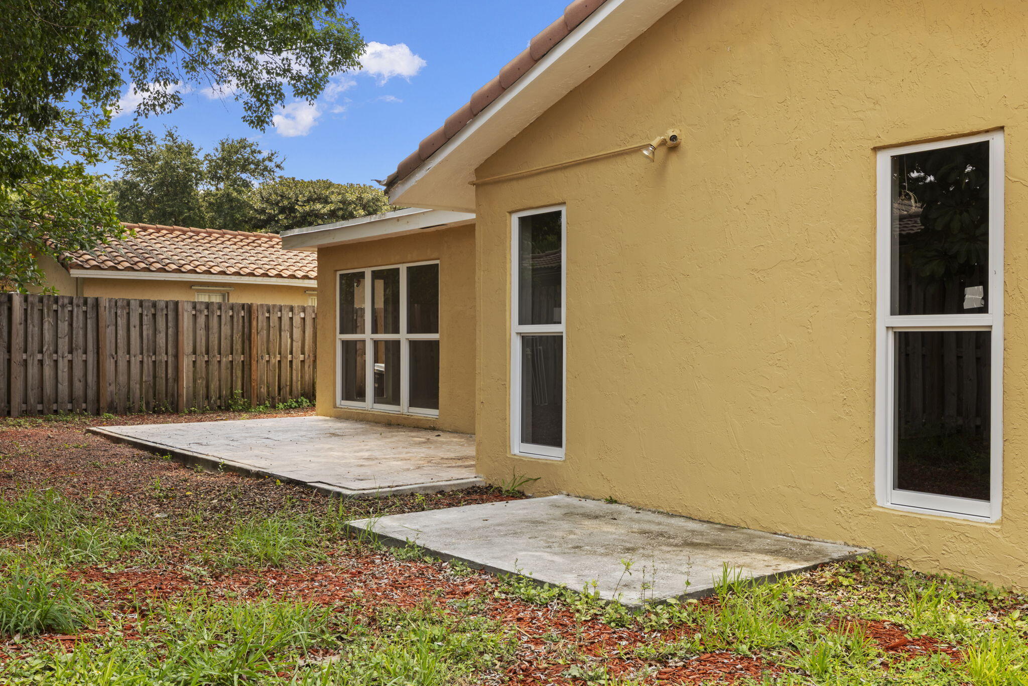 FOREST HILLS WEST - Residential Lease