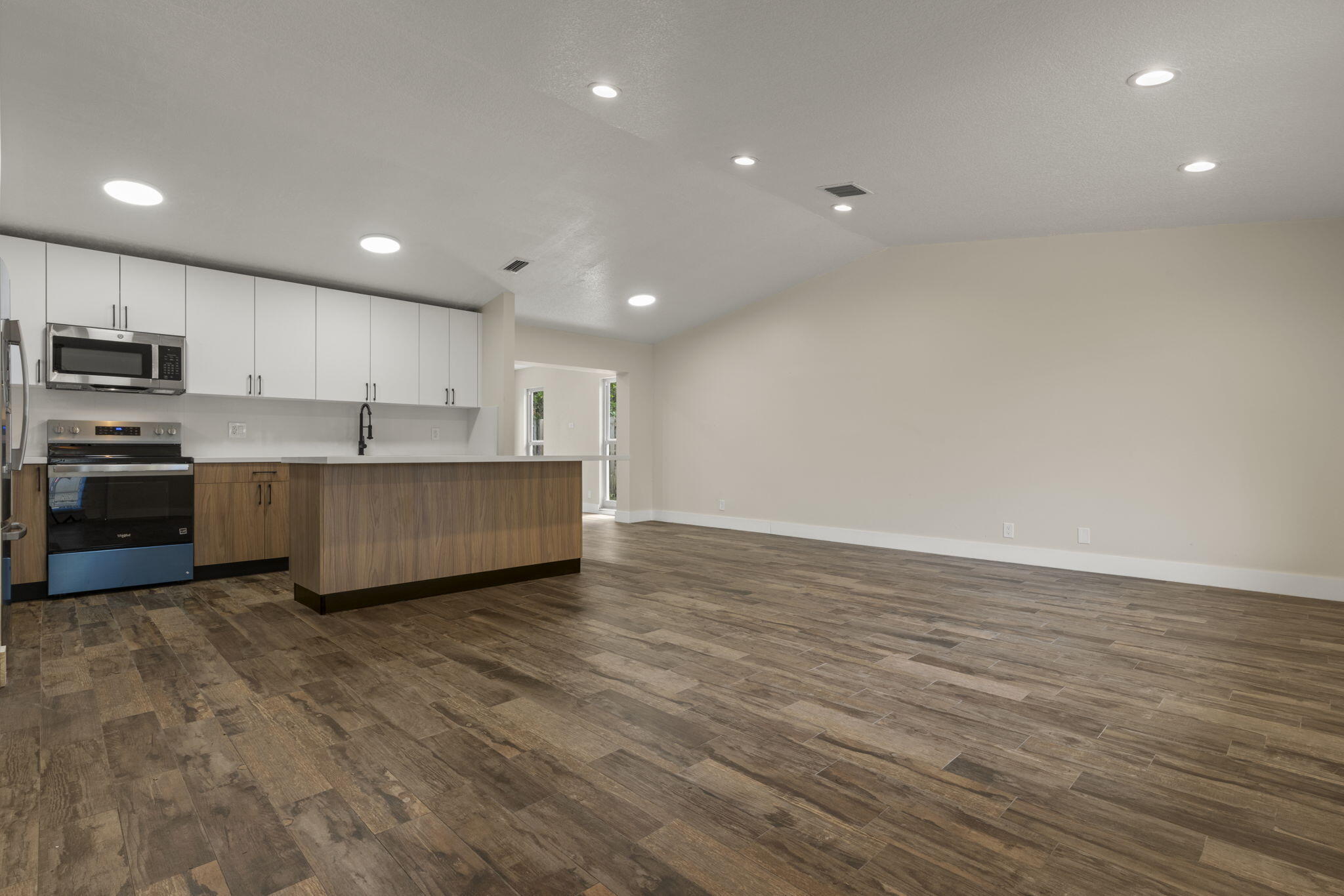 FOREST HILLS WEST - Residential Lease