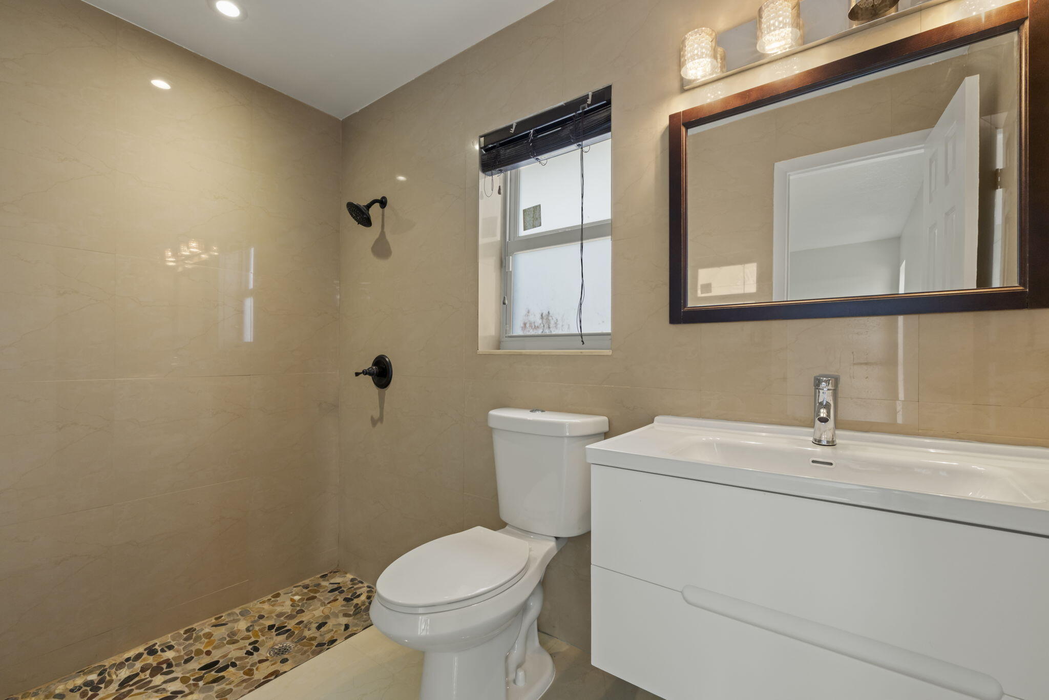 FOREST HILLS WEST - Residential Lease