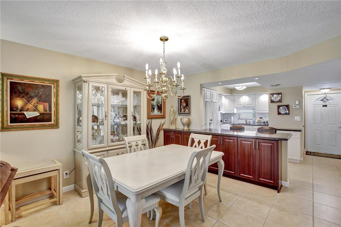 HOLLYBROOK GOLF & TENNIS - Residential