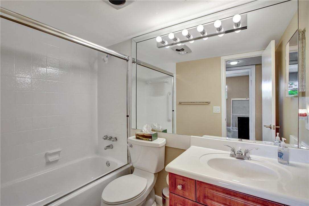 HOLLYBROOK GOLF & TENNIS - Residential