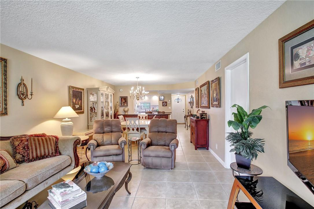 HOLLYBROOK GOLF & TENNIS - Residential