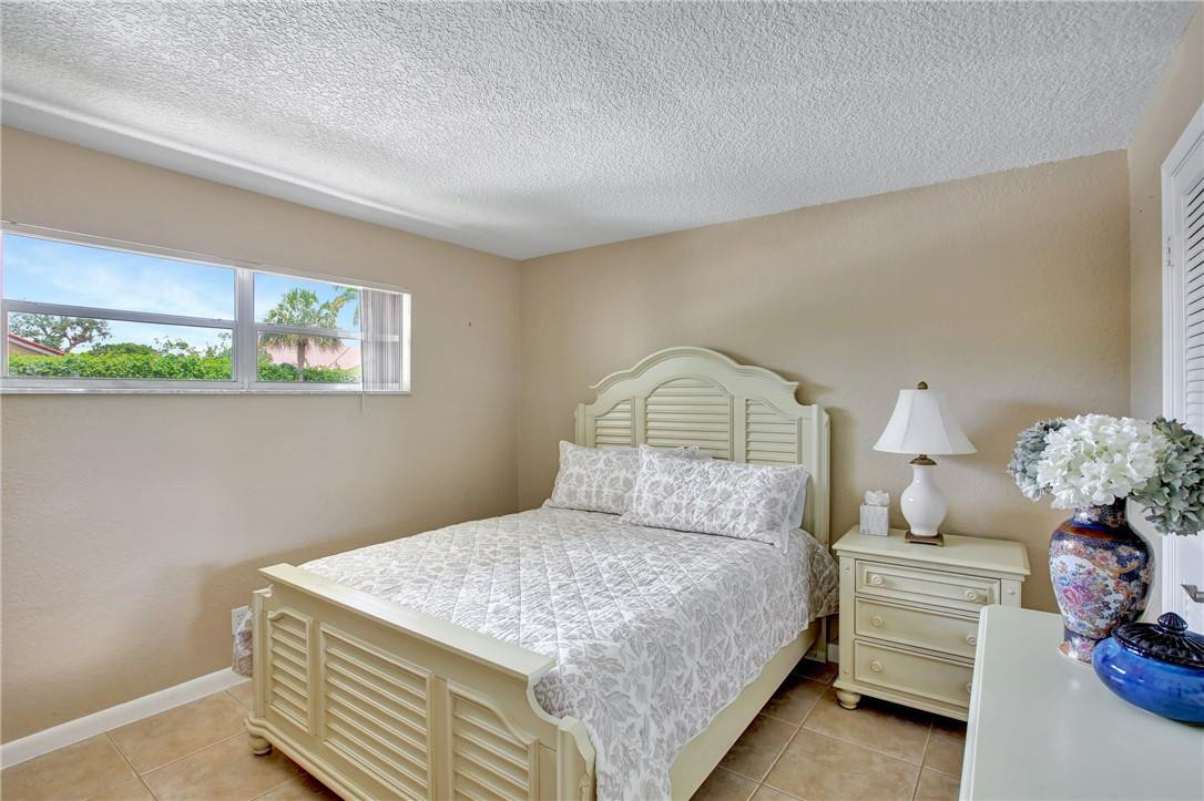HOLLYBROOK GOLF & TENNIS - Residential