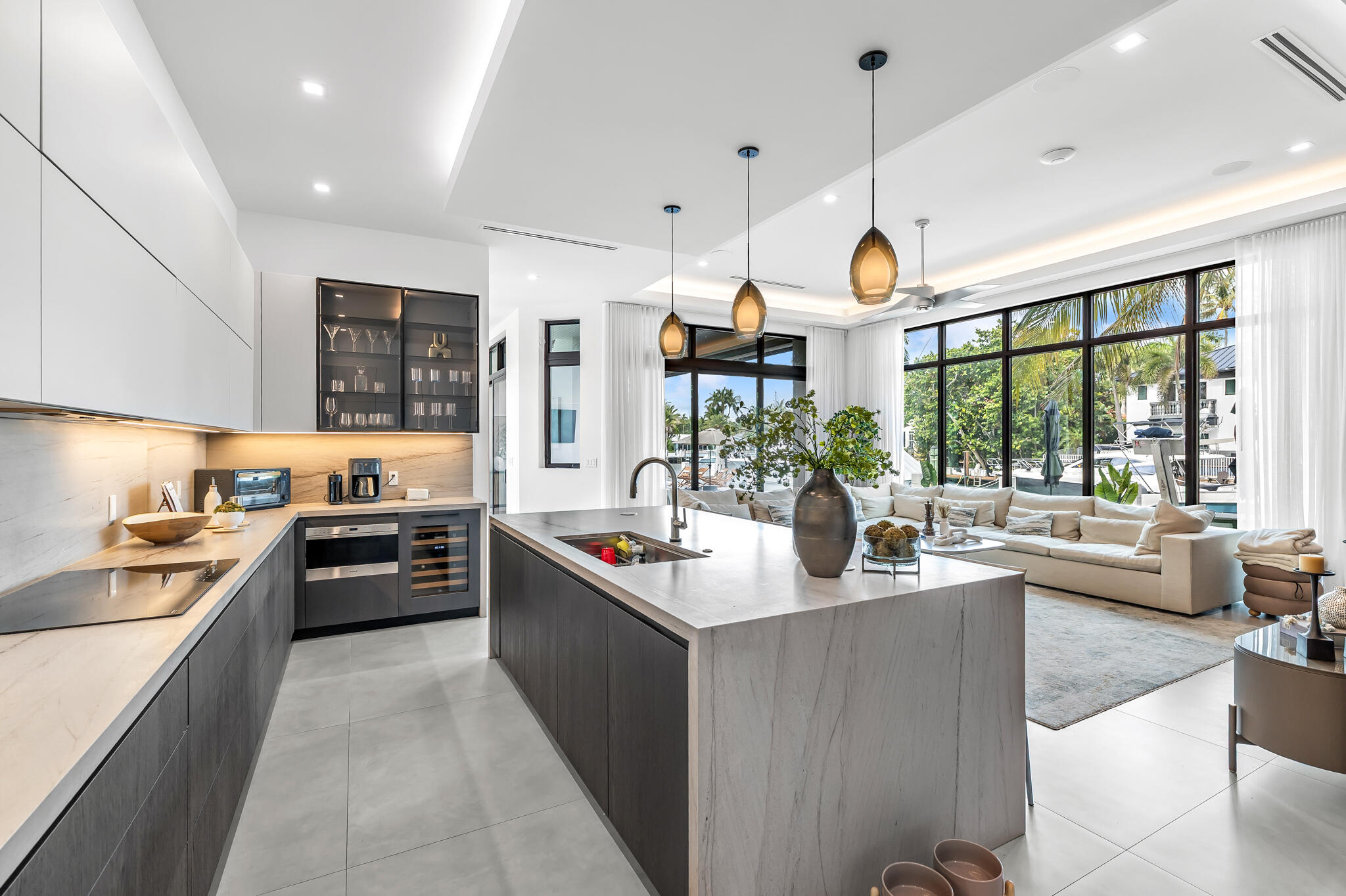 VENETIAN ISLES 1ST SEC - Residential