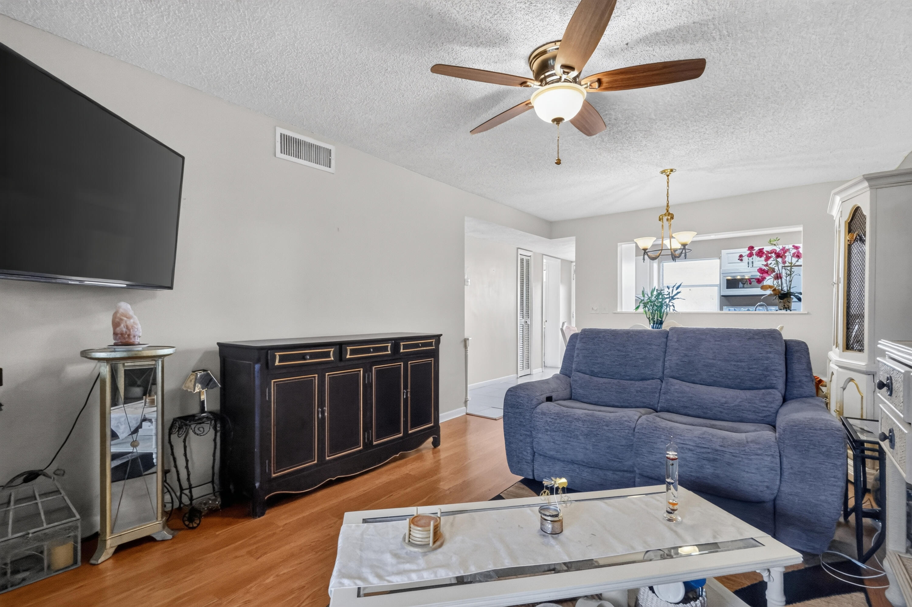 VILLAGE ROYALE GREENHILL CONDO - Residential