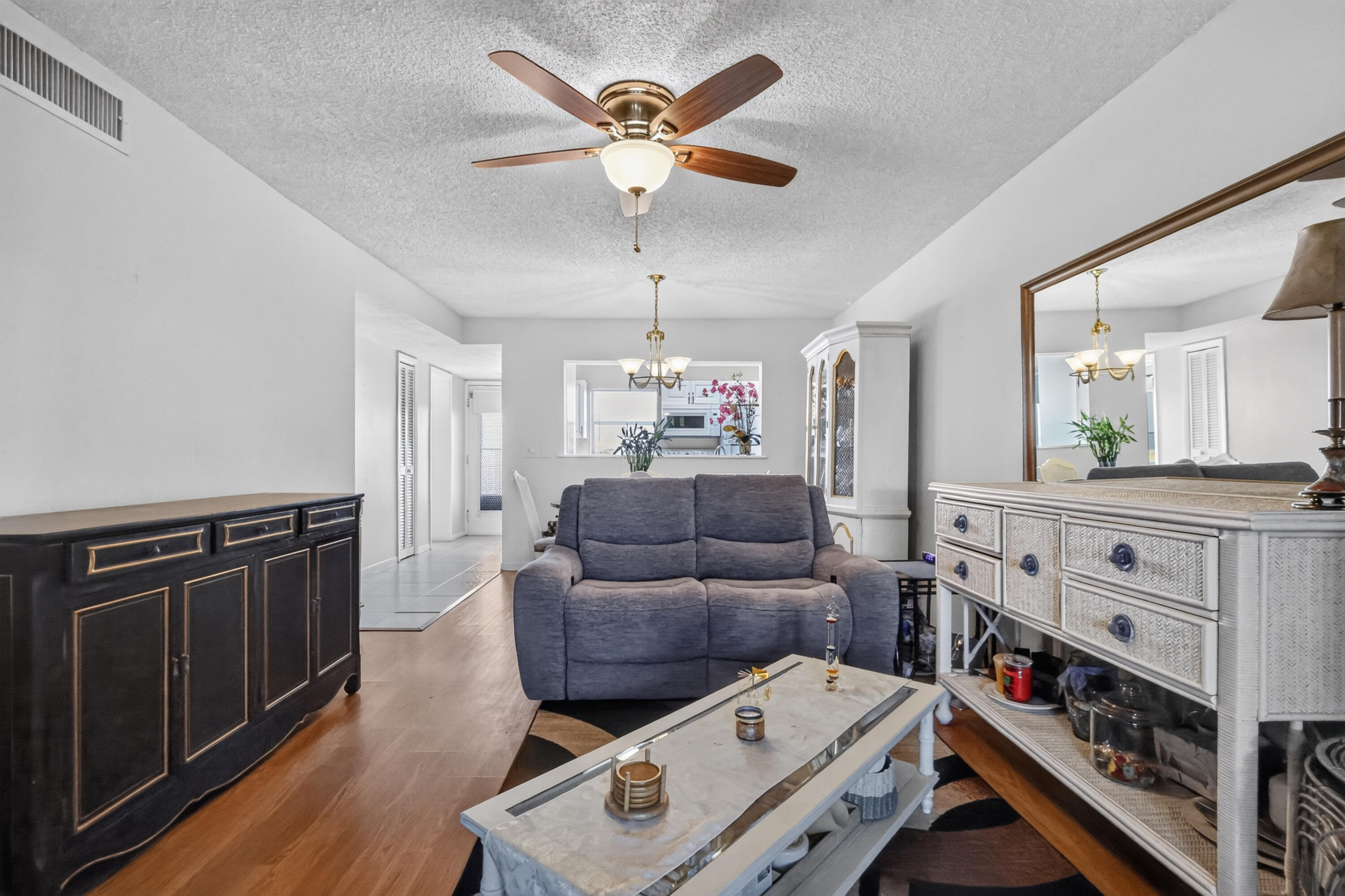 VILLAGE ROYALE GREENHILL CONDO - Residential