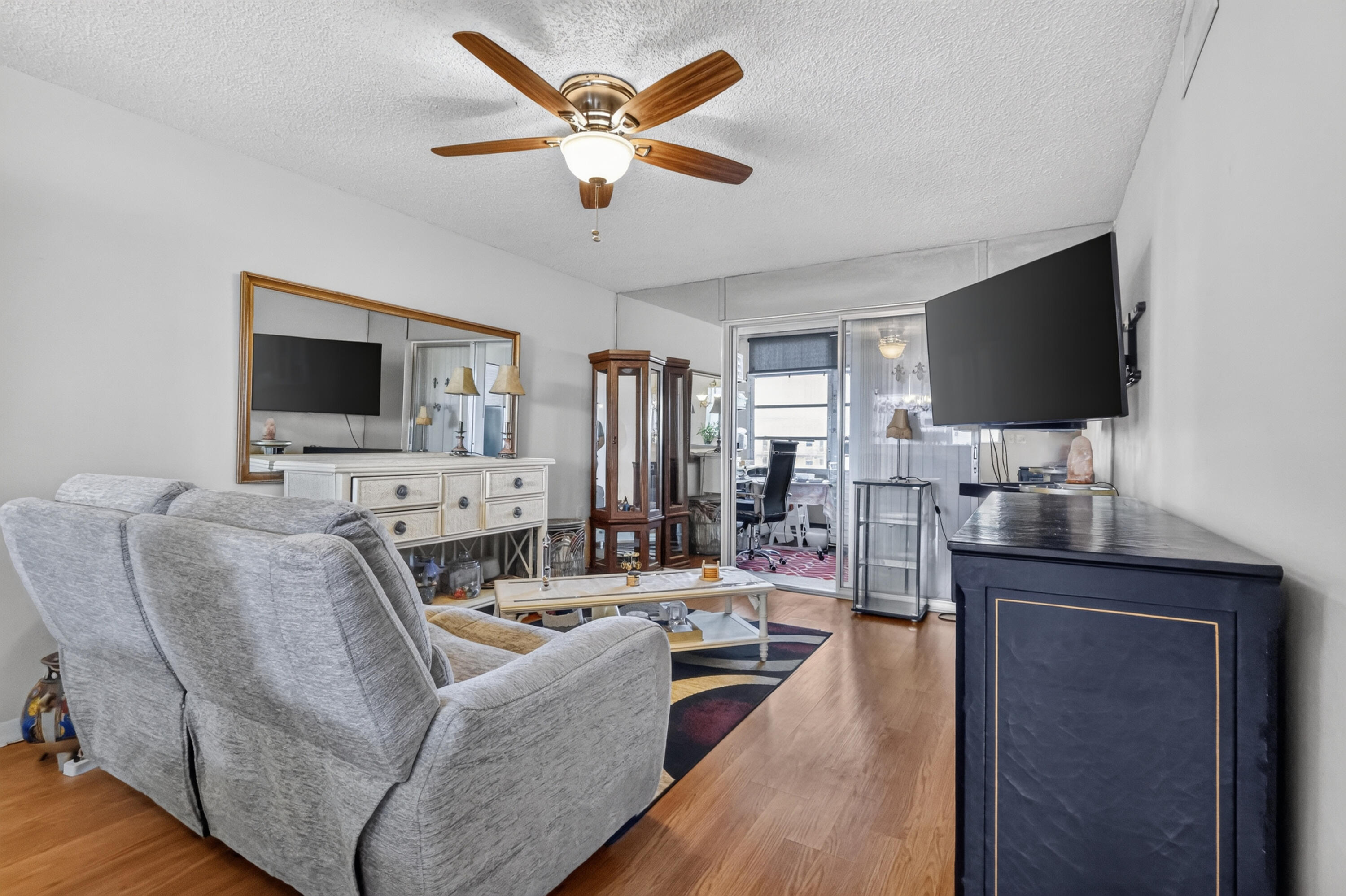 VILLAGE ROYALE GREENHILL CONDO - Residential