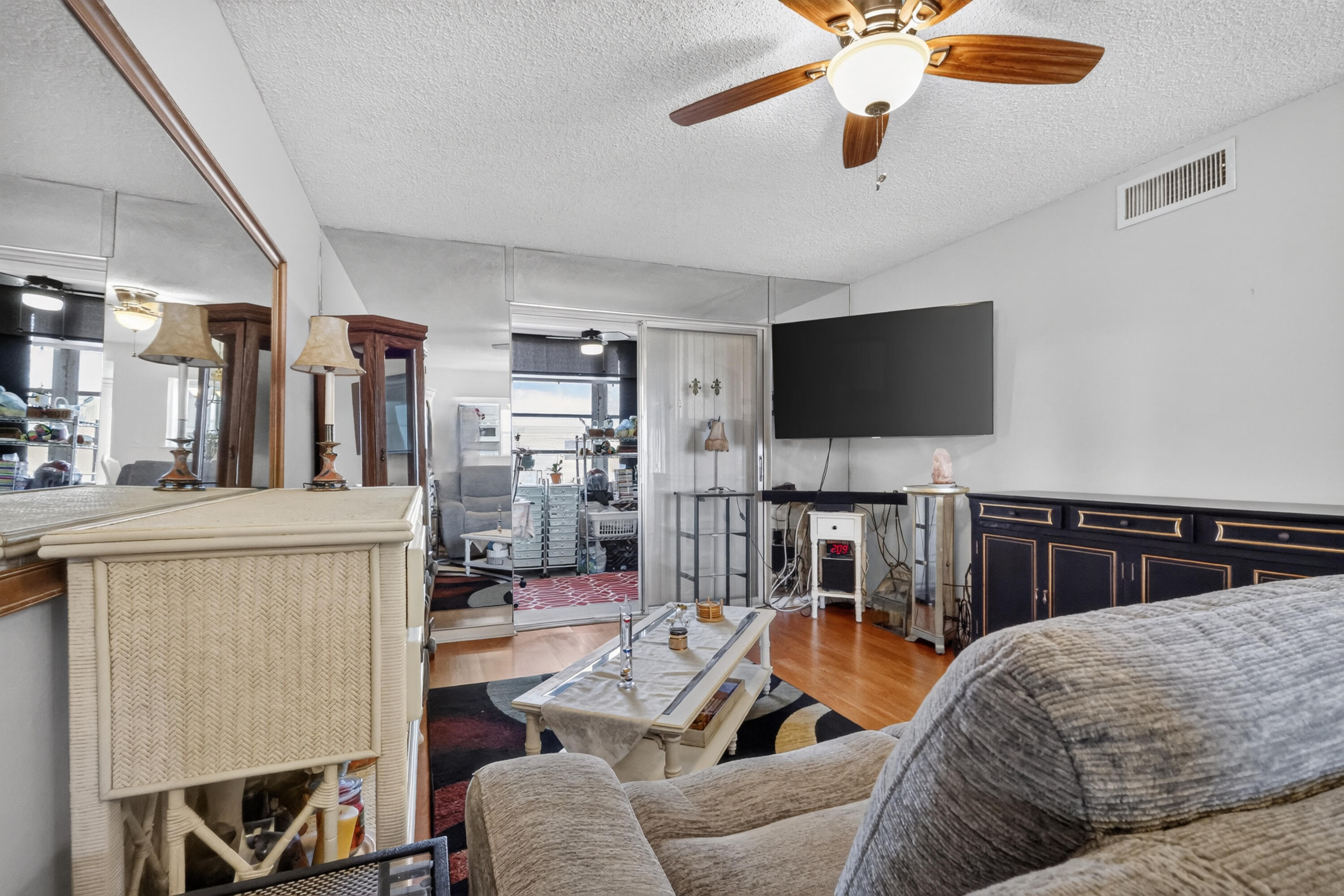 VILLAGE ROYALE GREENHILL CONDO - Residential